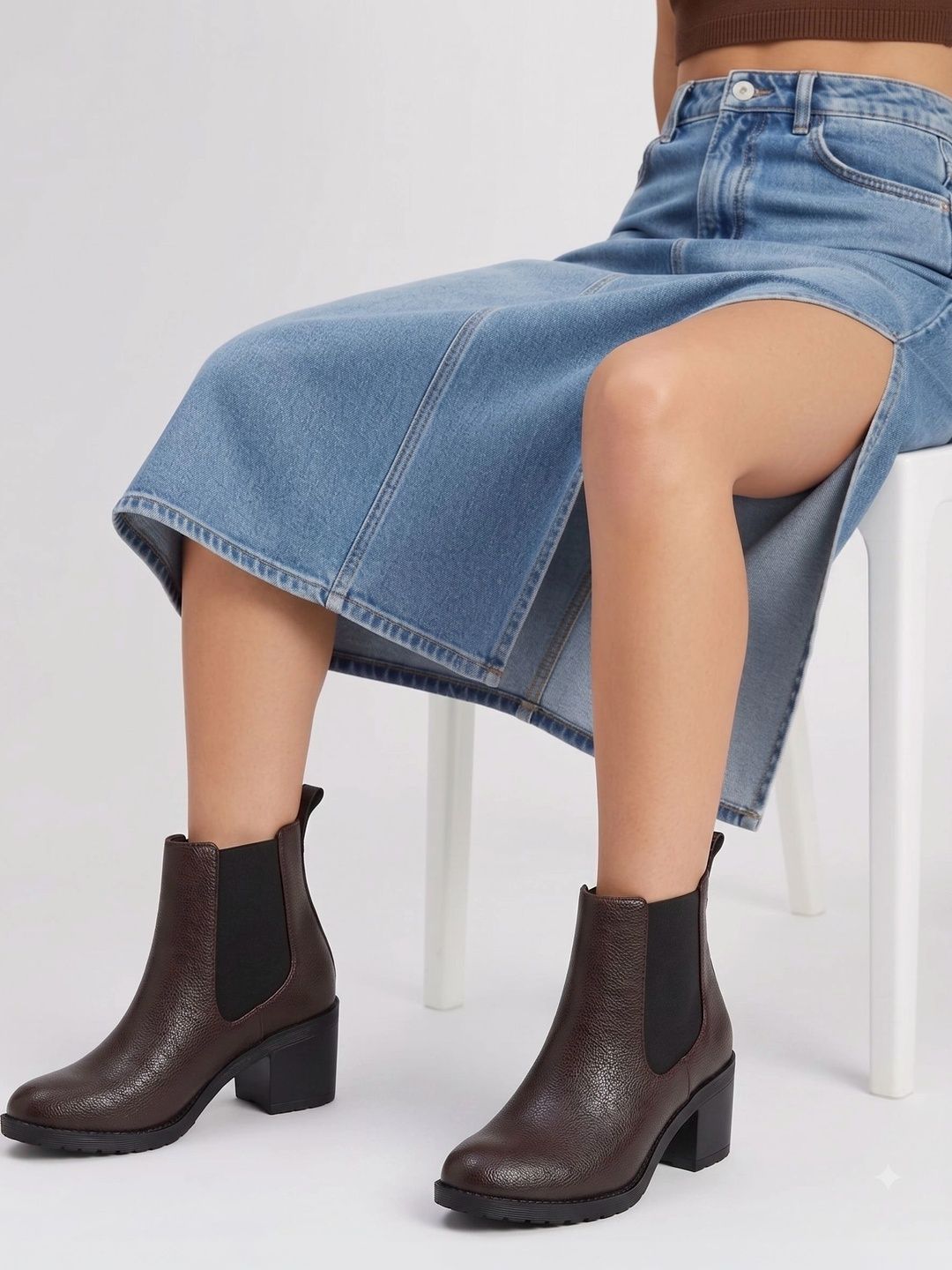 The Roadster Lifestyle Co Women Textured Round Toe Slip-On Chelsea Boots