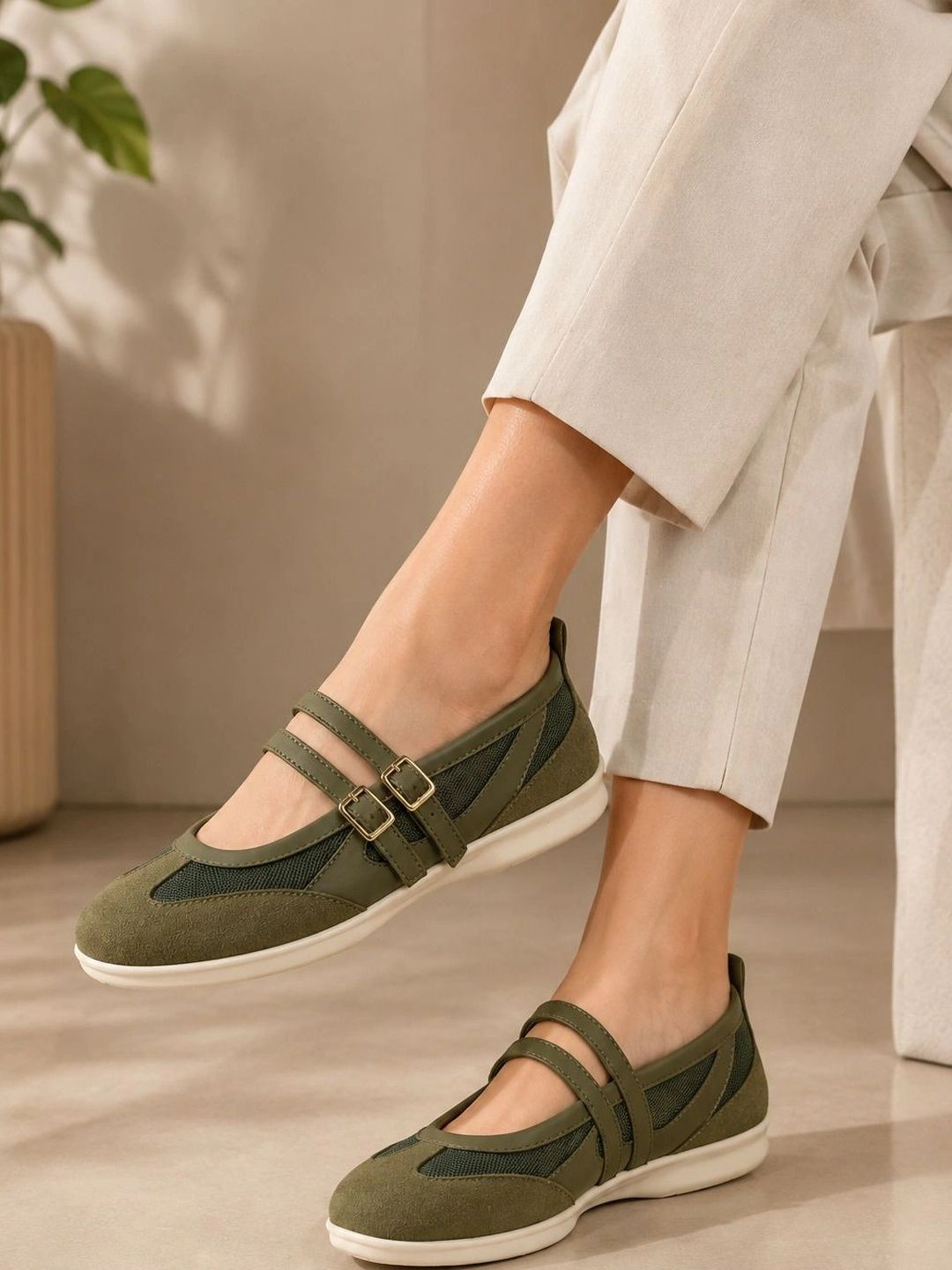 Chemistry Women Textured Buckles Flats