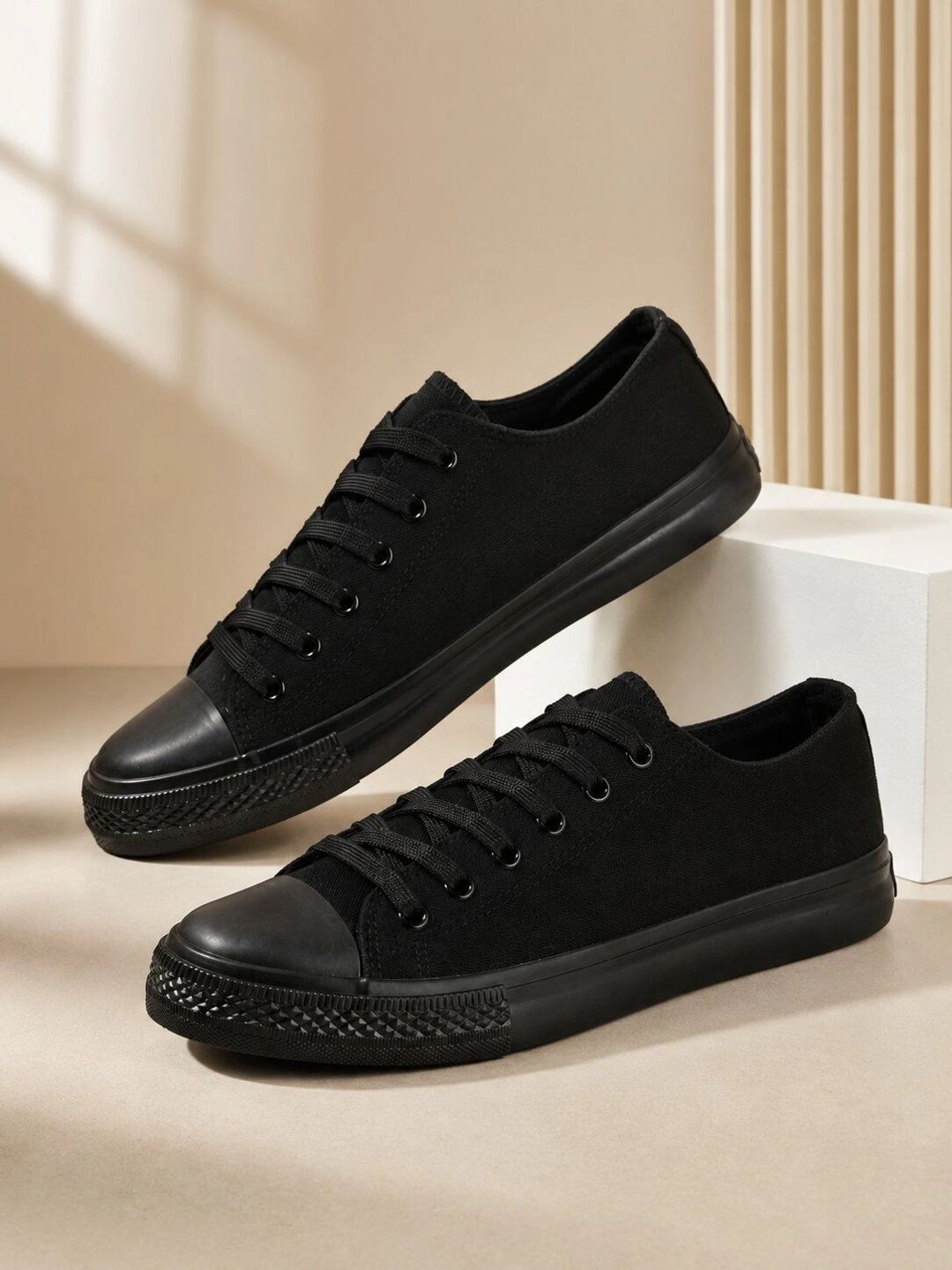 Roadster Women Sneakers
