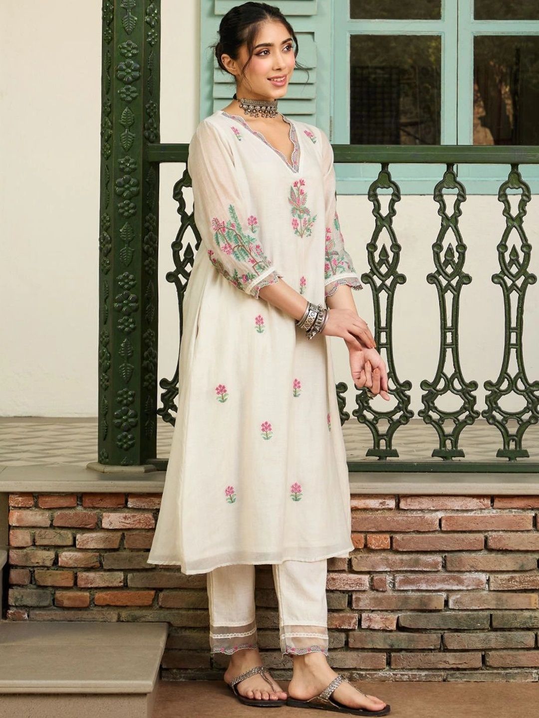 Mitus couture Women Floral Embroidered Regular Thread Work Kurta with Trousers & With Dupatta