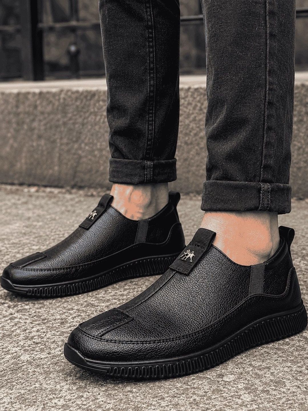 Jaripeo by Buckaroo Men HANA Textured Comfort Insole Basics Slip-On Sneakers