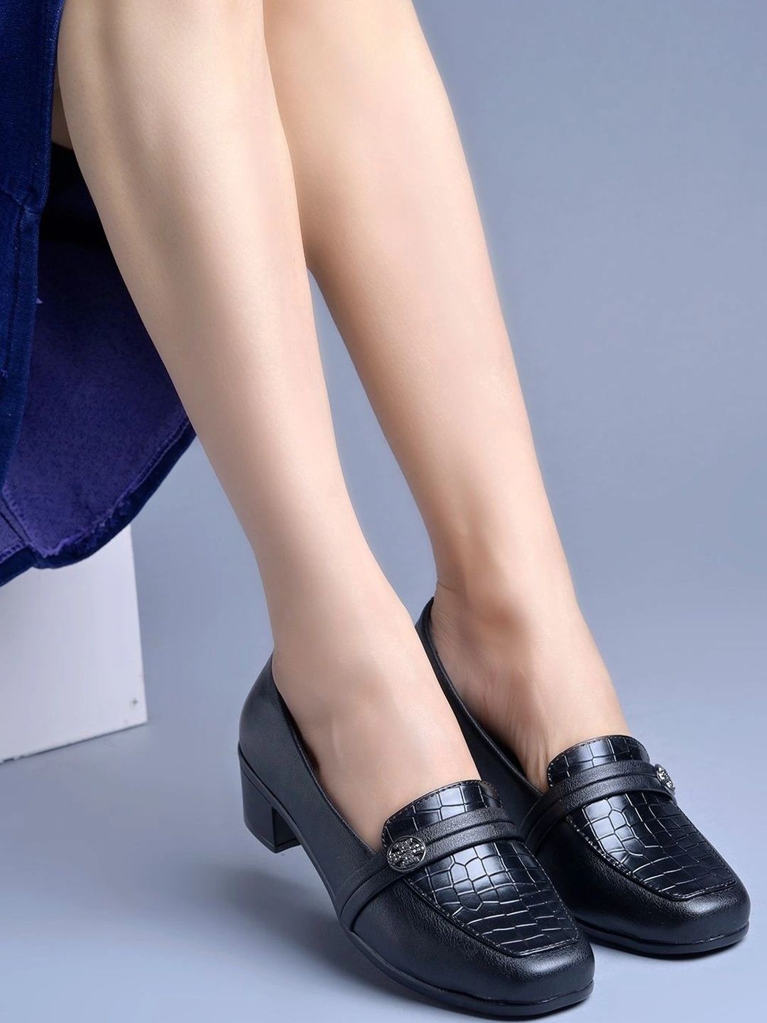 Shoetopia Women Textured Loafers