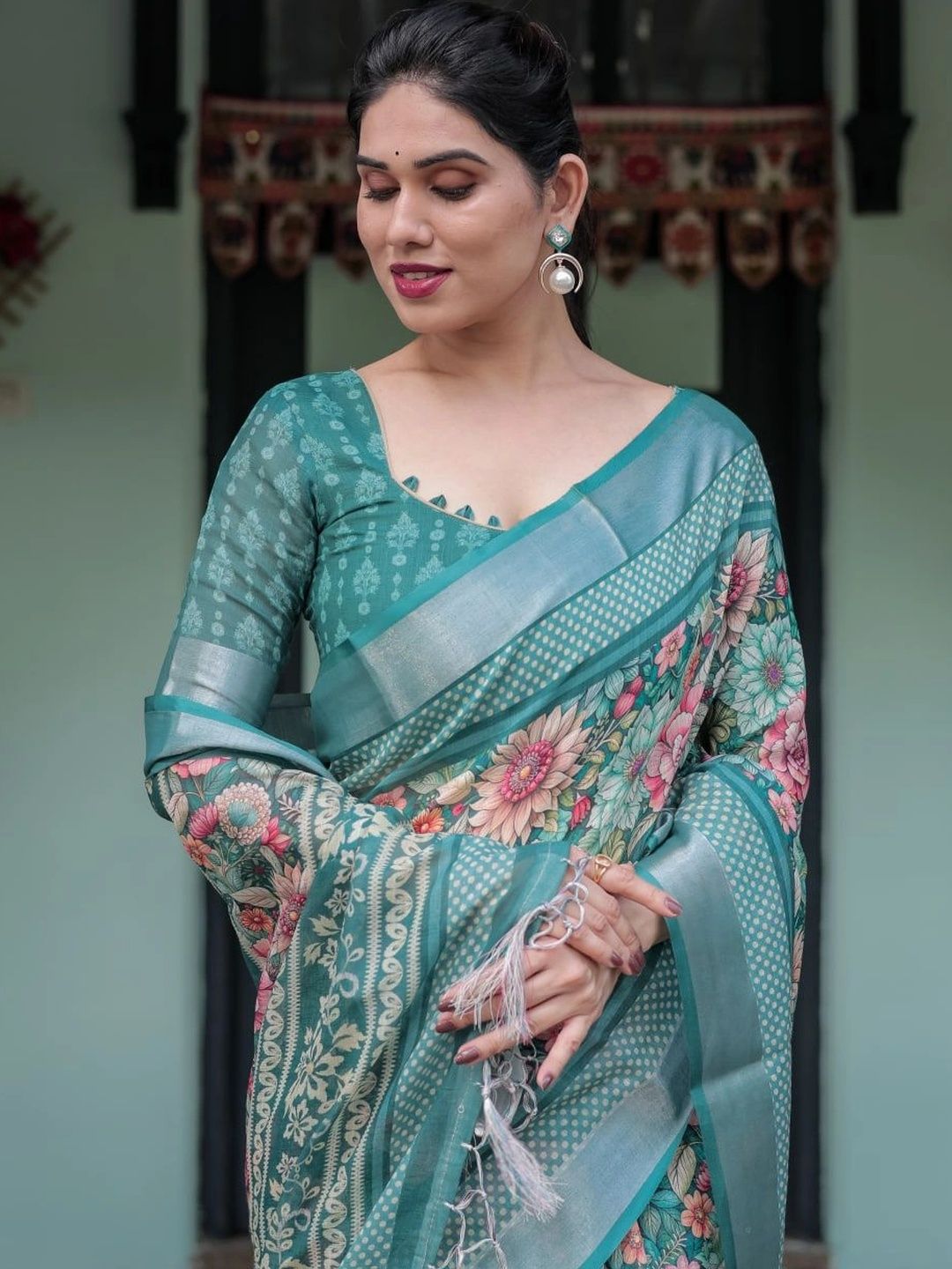 Floral Linen Blend Bhagalpuri Saree 4
