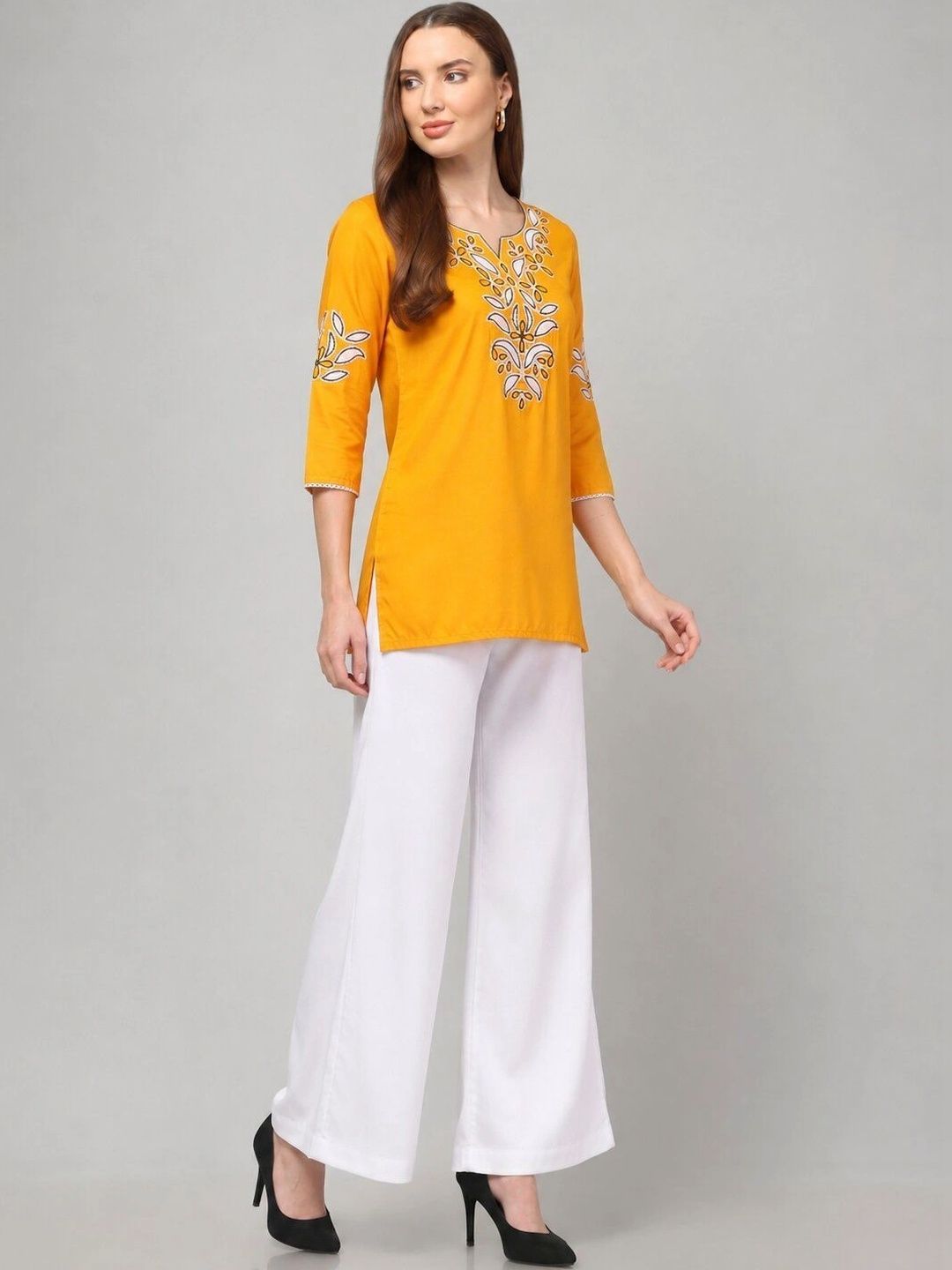 Craftloom Ethnic Motifs Embroidered V-Neck Thread Work Thread Work Kurti