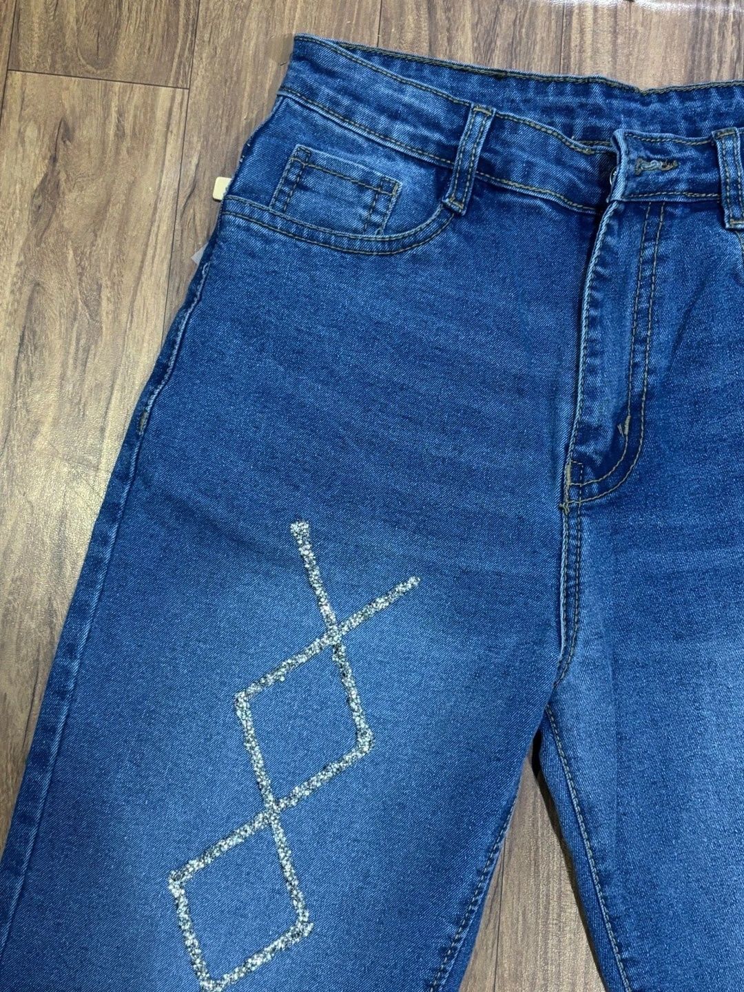 Women Wide Leg Mid-Rise Light Fade Embellished Jeans 7