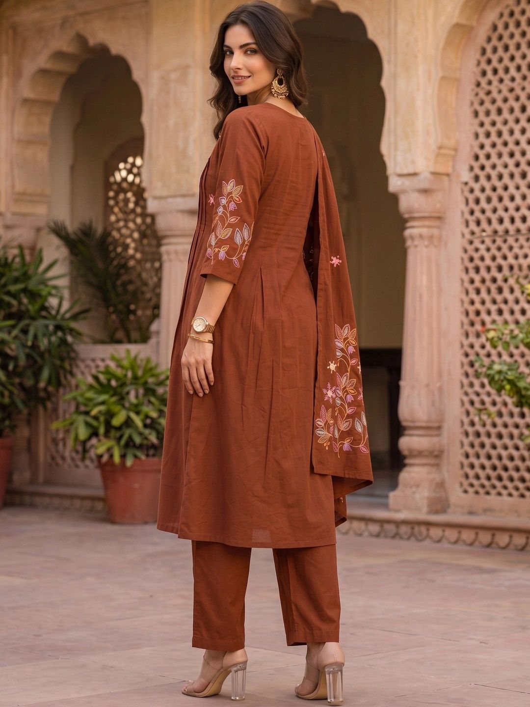 Women Floral Embroidered Regular Thread Work Pure Cotton Kurta with Harem Pants & With Dupatta 3