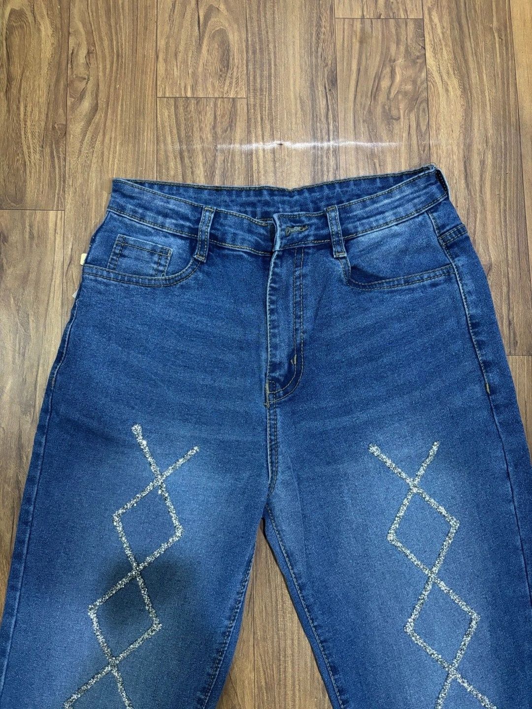 Women Wide Leg Mid-Rise Light Fade Embellished Jeans 5