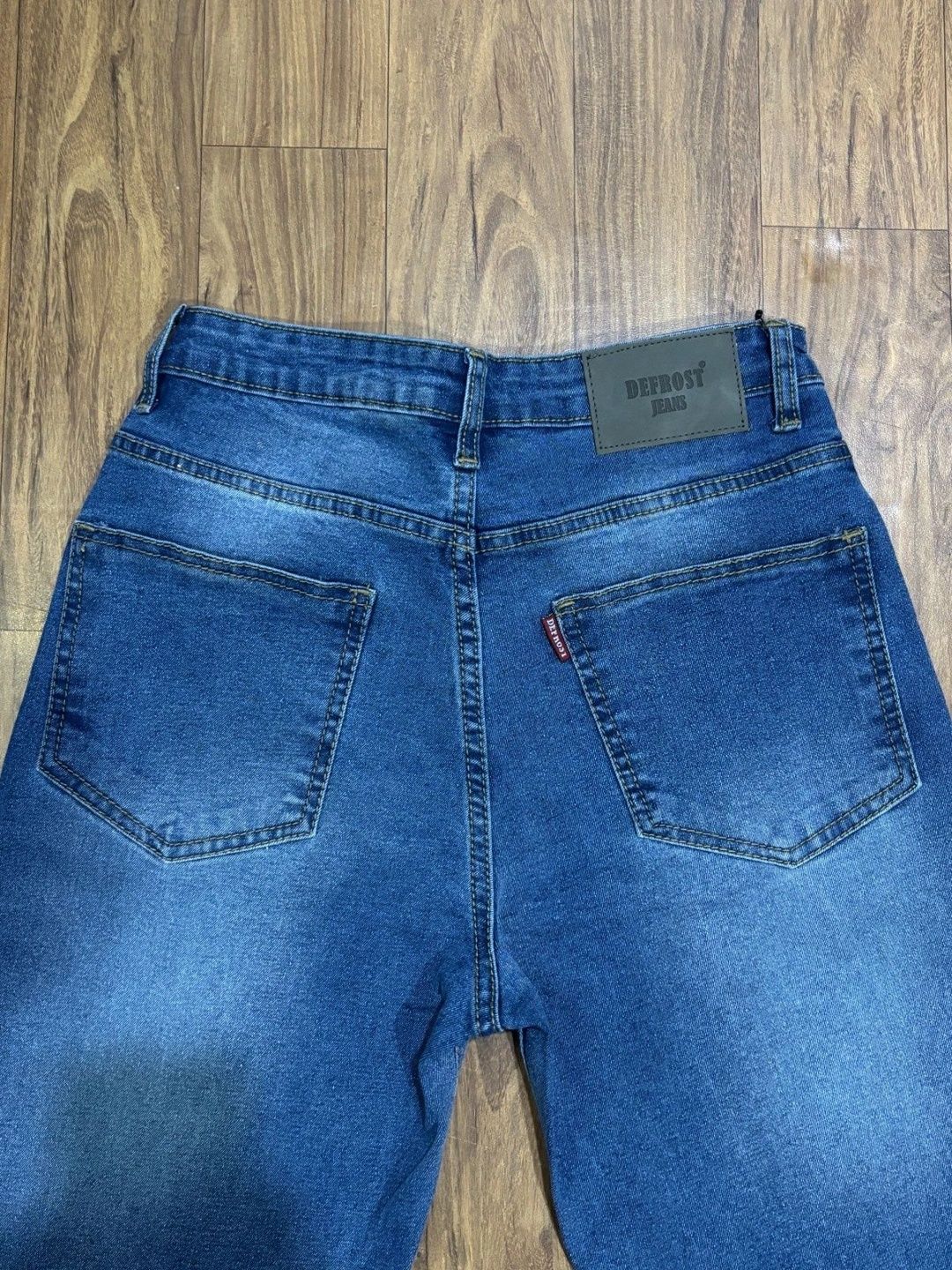 Women Wide Leg Mid-Rise Light Fade Embellished Jeans 4