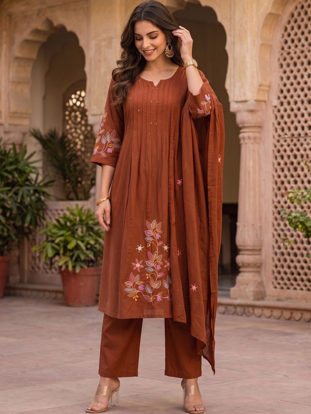 Women Floral Embroidered Regular Thread Work Pure Cotton Kurta with Harem Pants & With Dupatta 7