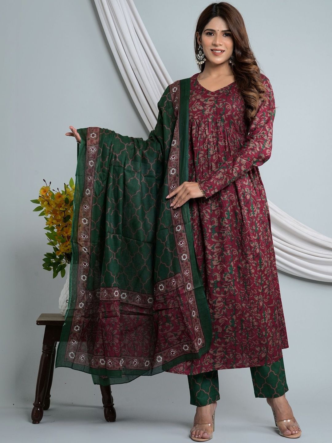 RAAKA Women Floral Printed Empire Pure Cotton Kurta with Trousers & With Dupatta