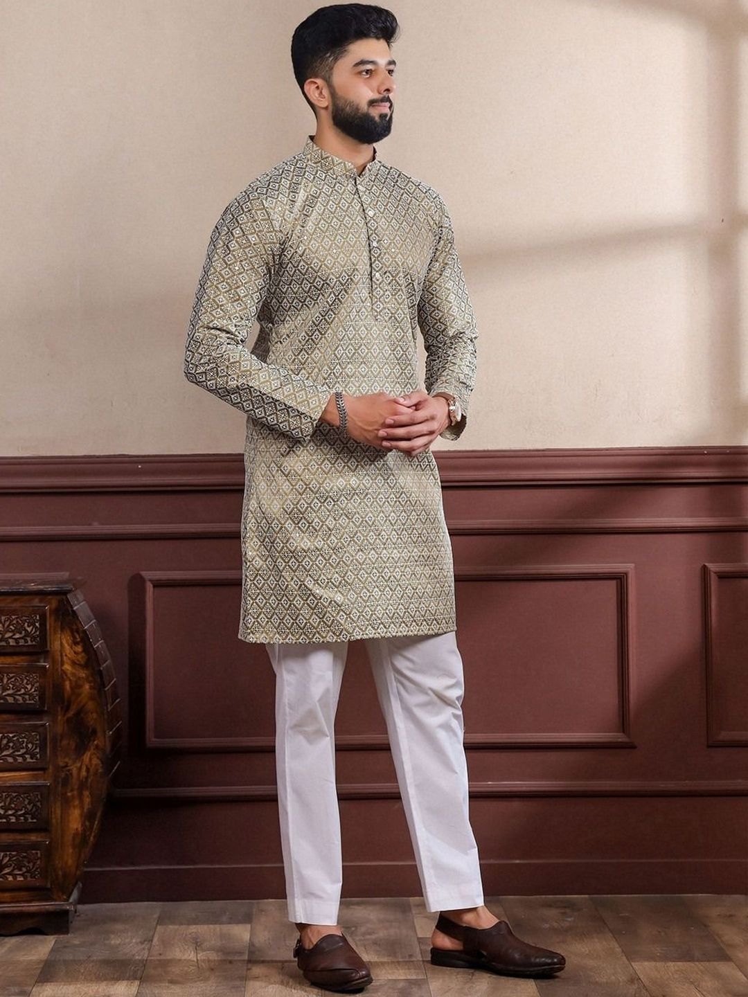 DWIJA FASHION Geometric Embroidered Chikankari Kurta