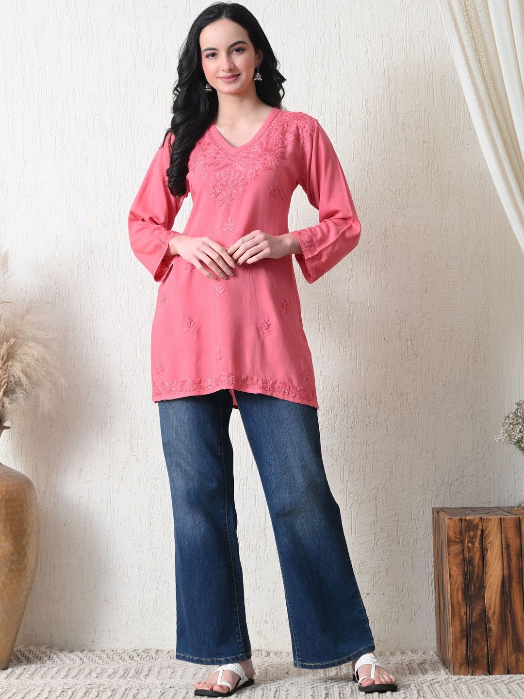 Syrish Ethnic Motifs Embroidered V-Neck Chikankari Chikankari Kurti
