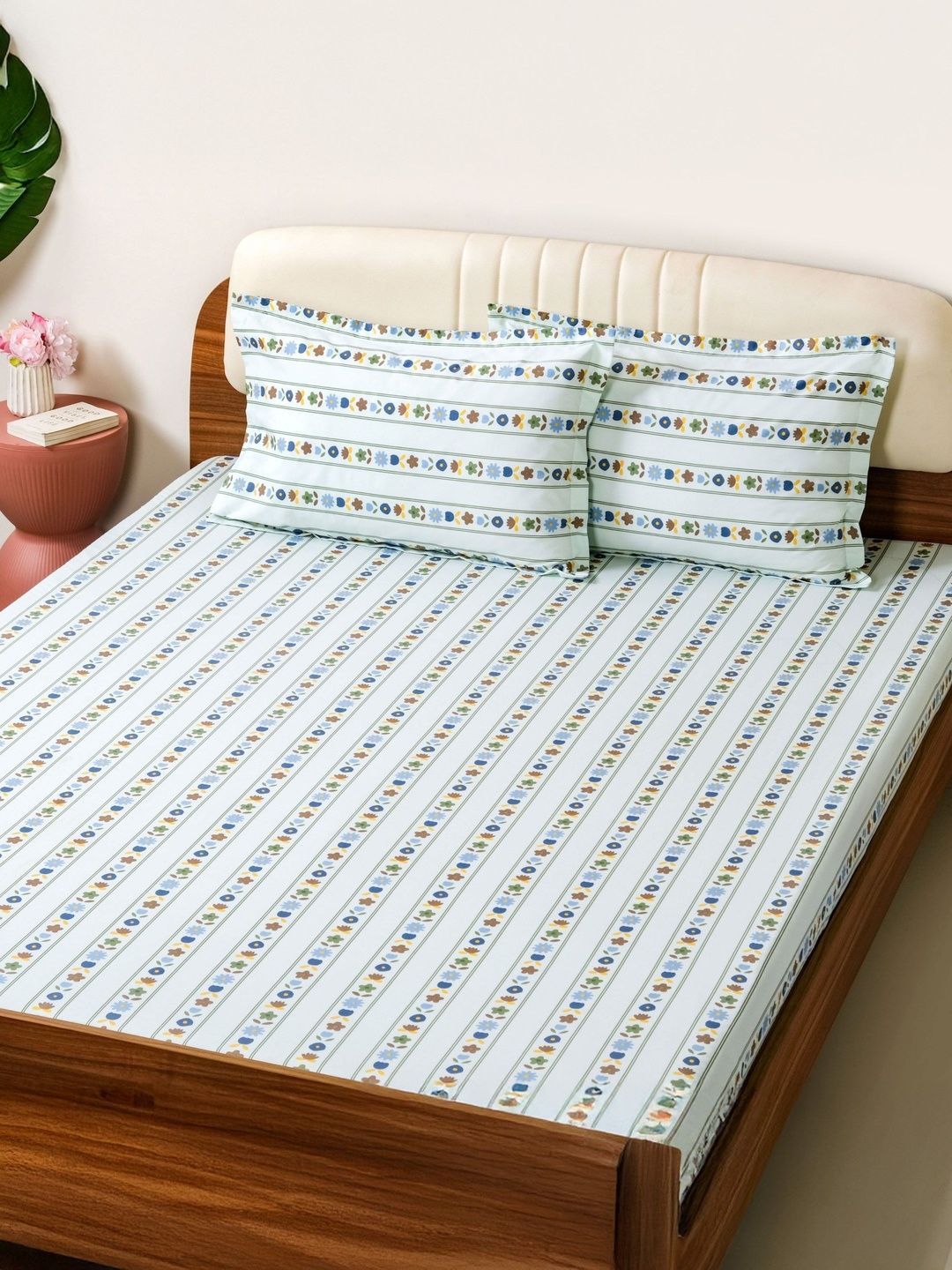 Nestasia White & Blue Floral 210 TC Queen Bedsheet with 2 Pillow Covers