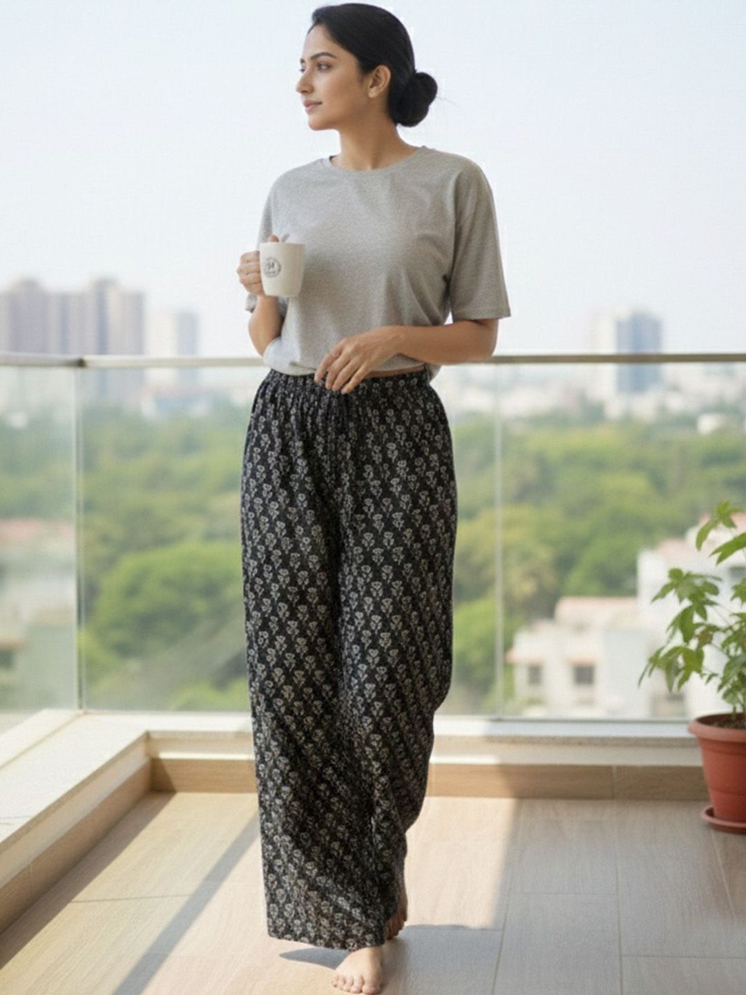 Esplendido Printed Mid-Rise Flared Lounge Pants