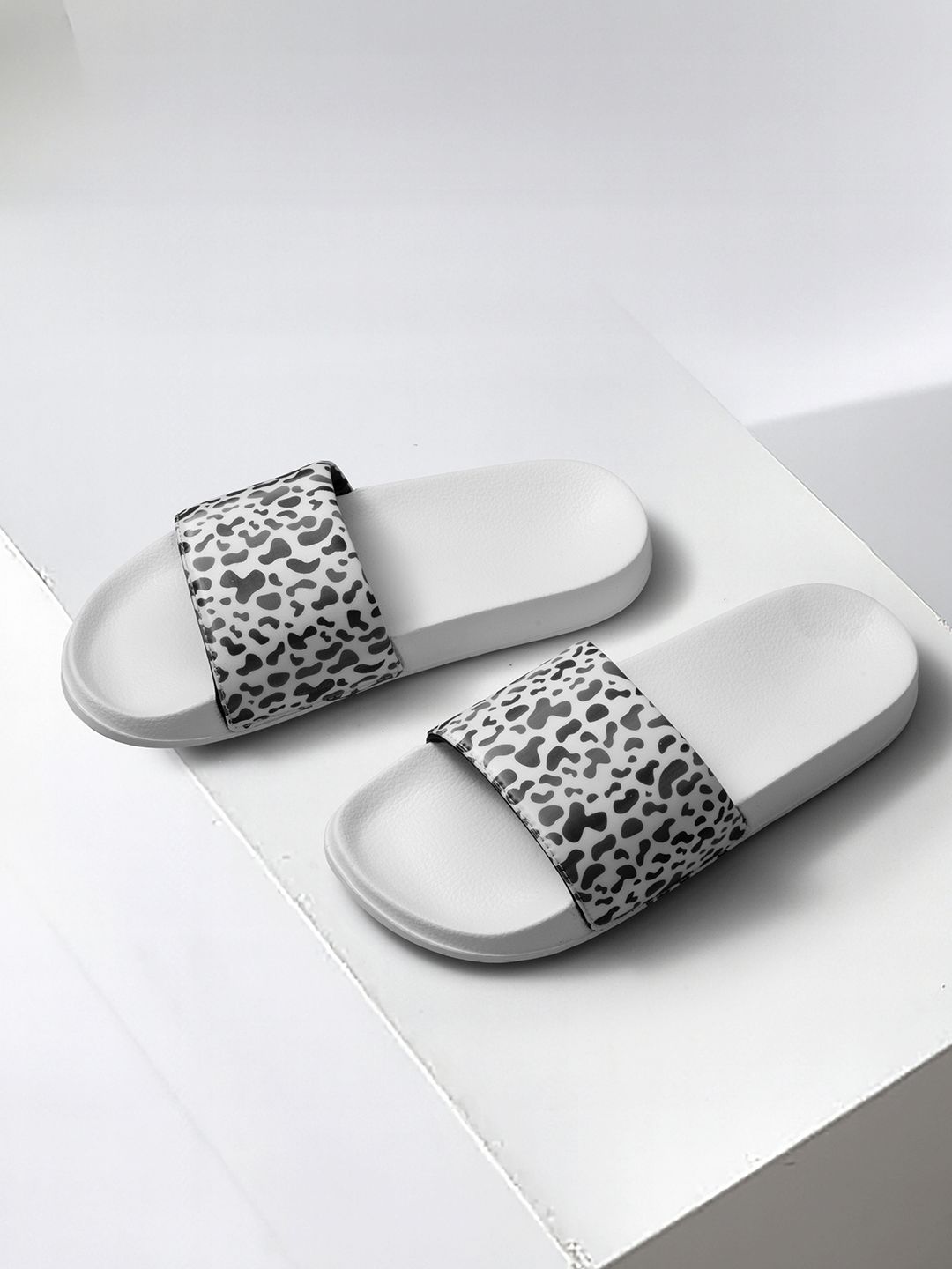 ARVAN Women Printed Casual Sliders