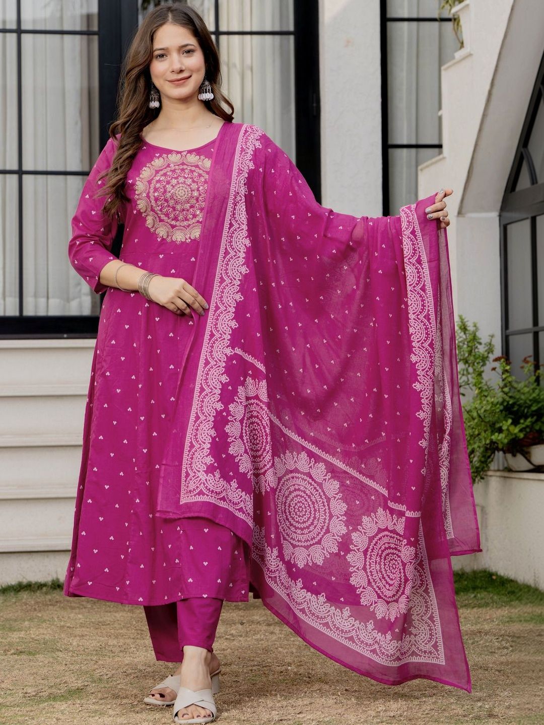 Rangnavi Women Ethnic Motifs Printed Regular Thread Work Kurta with Trousers & With Dupatta