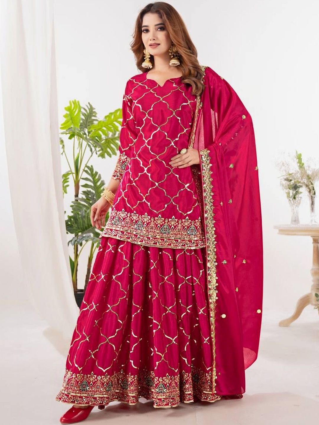 LH ENTERPRISE Women Printed Regular Gotta Patti Kurta with Sharara & With Dupatta