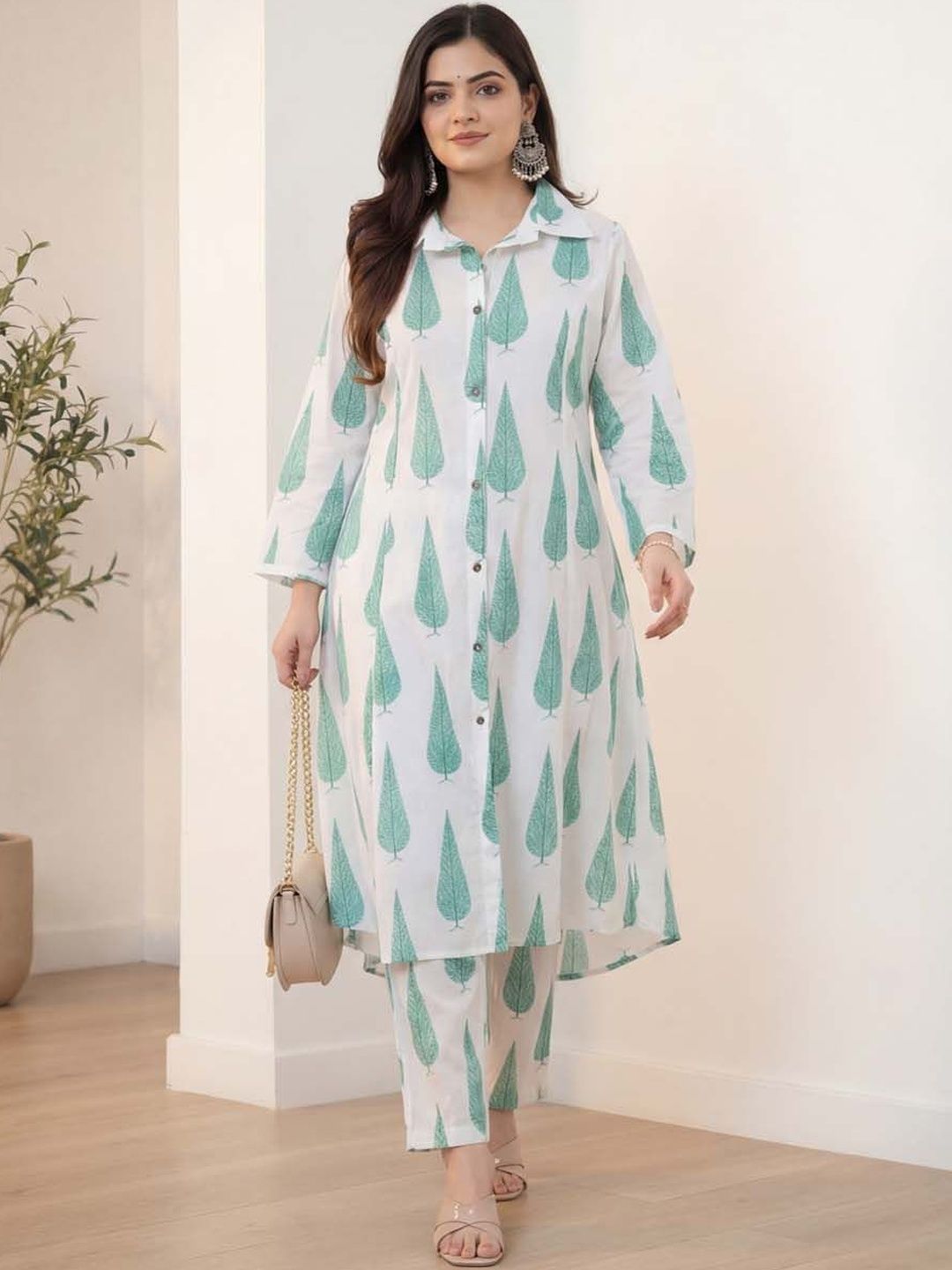 LARISHA Women Ethnic Motifs Printed Regular Pure Cotton Kurta with Trousers