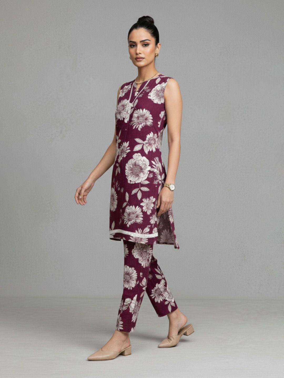 Navibhu Women Floral Printed Regular Pure Cotton Workwear Kurta with Trousers