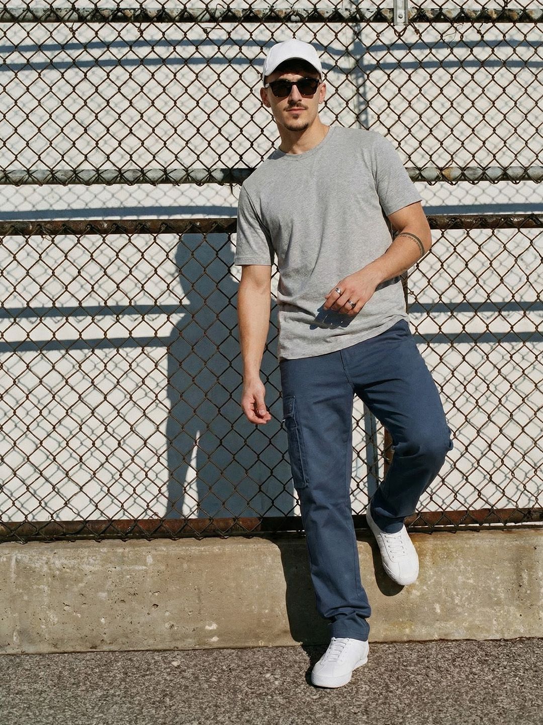 The Roadster Life Co. Men Mid-Rise Pure Cotton Relaxed Fit Cargos