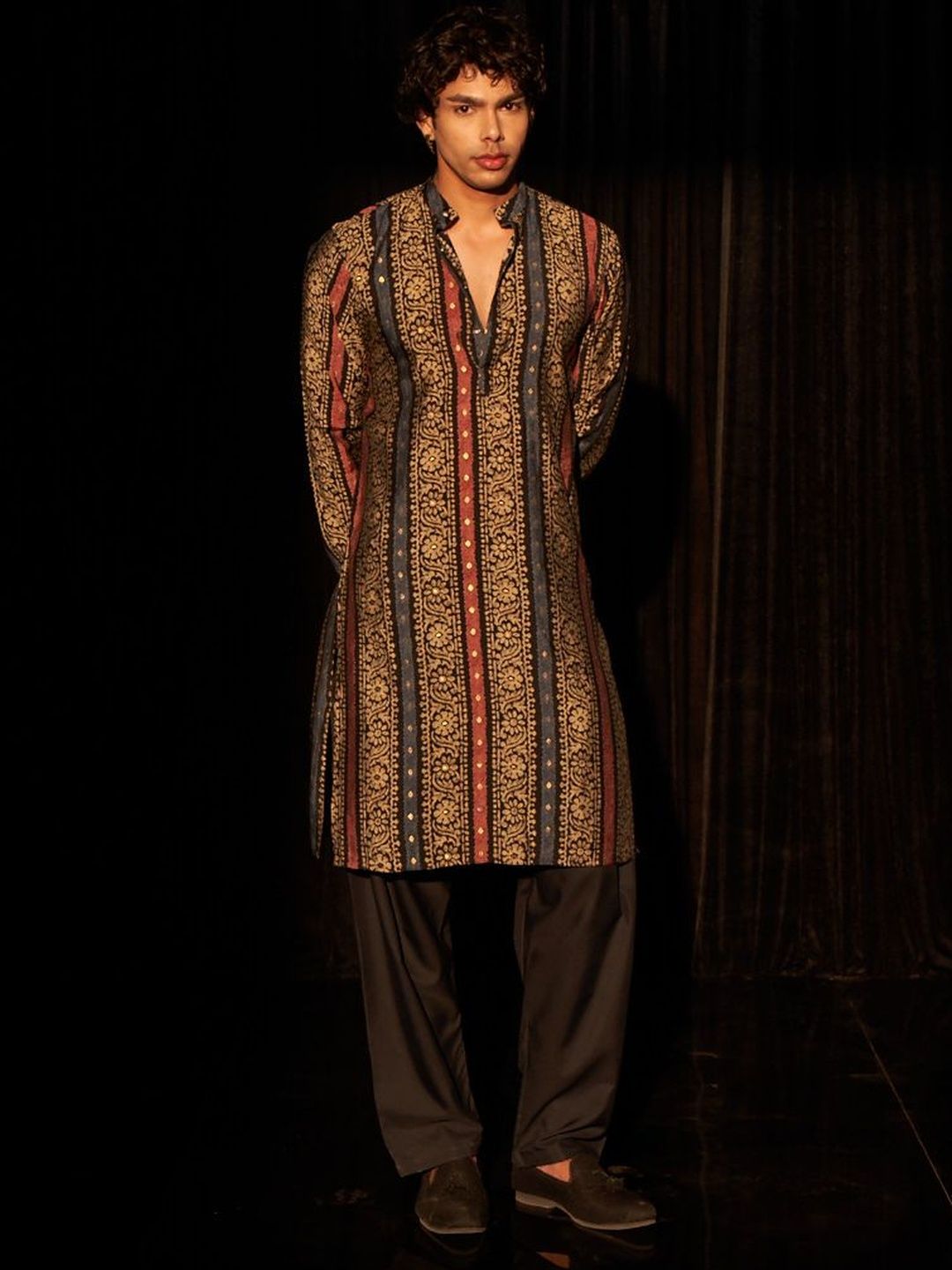 Rawayi Men Geometric Embroidered Flared Sleeves Thread Work Anarkali Kurta