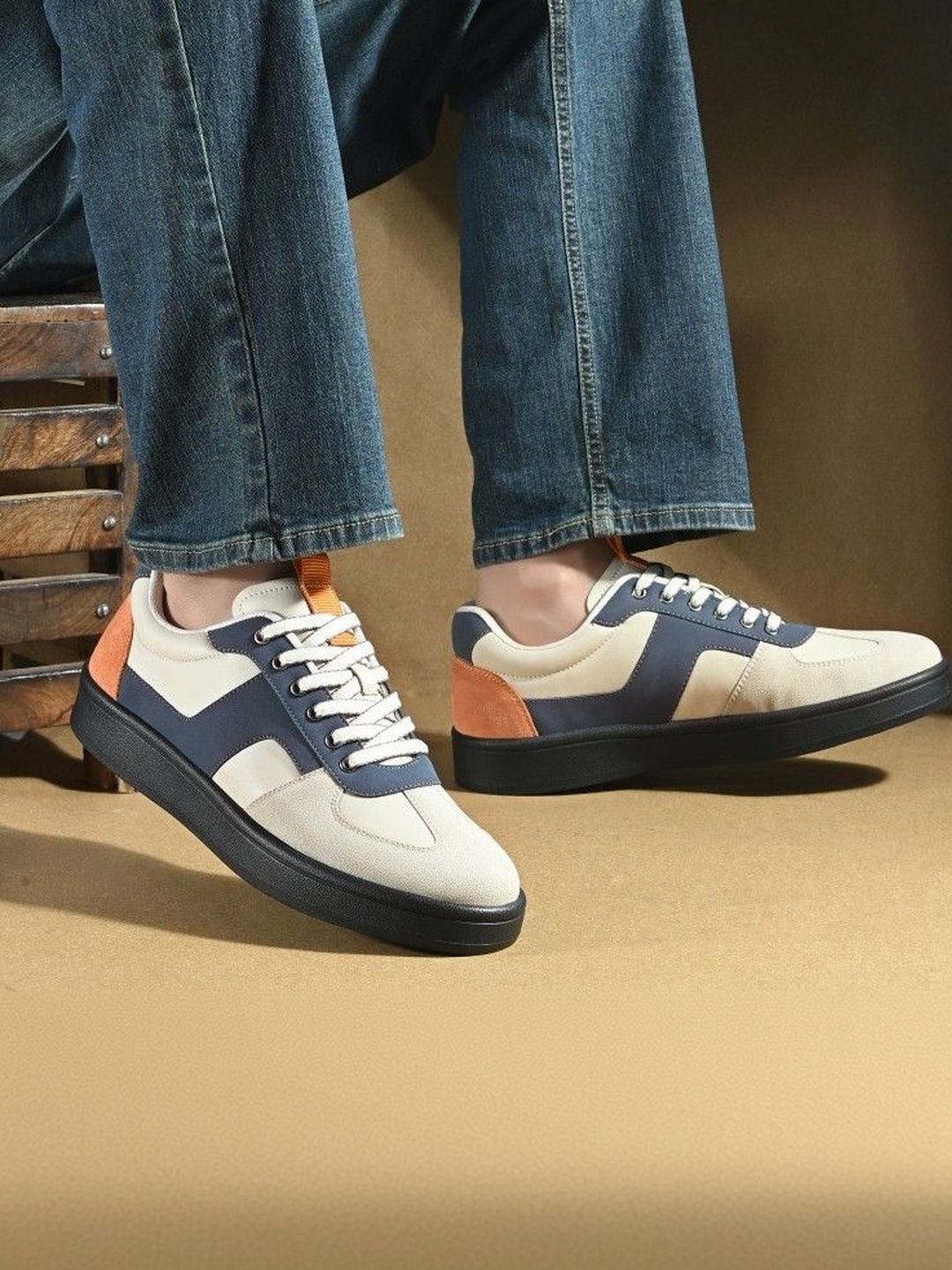 The Roadster Lifestyle Co Men Round Toe Lightweight Lace-Ups Sneakers