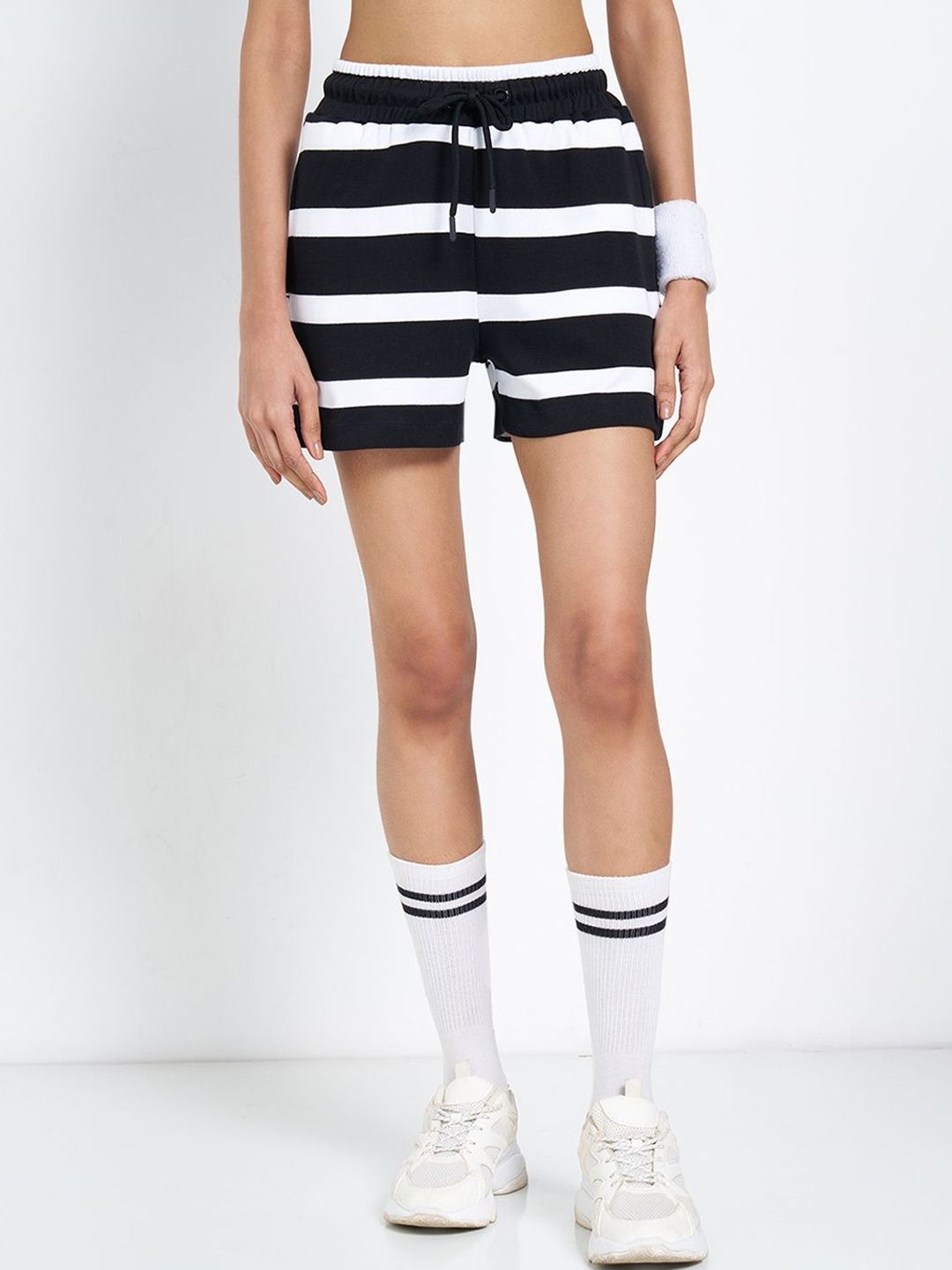 Women Striped High-Rise Sports Shorts Technology 3