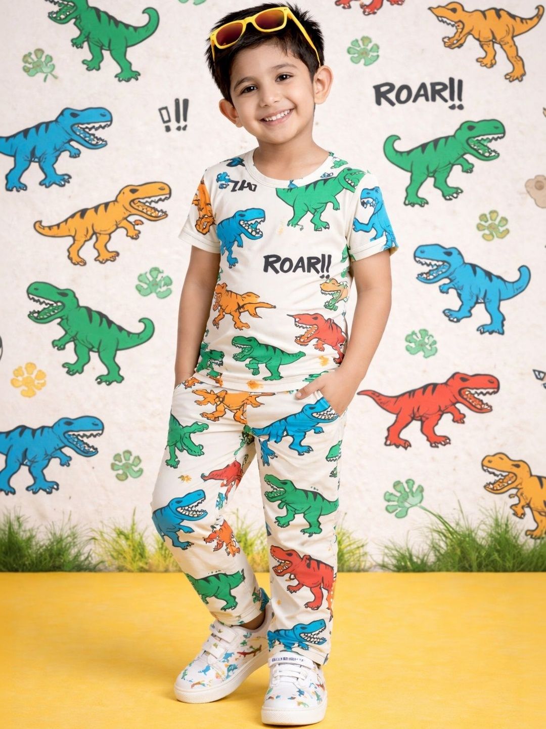 Sagar Impex Boys Printed T-shirt with Trousers