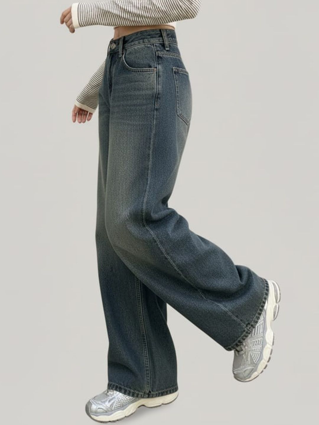 Women High-Rise Light Fade Jeans 3