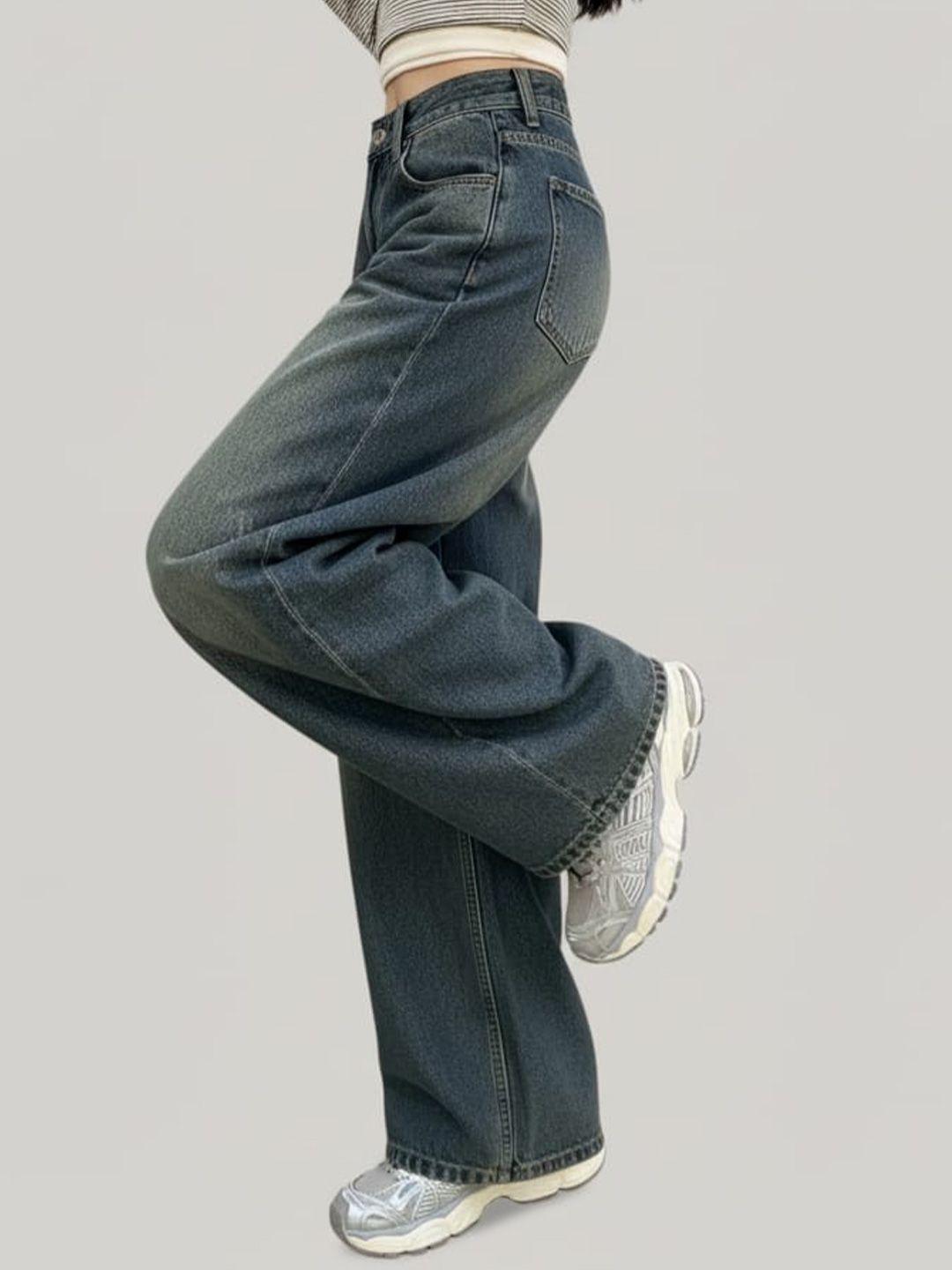 Women High-Rise Light Fade Jeans 4