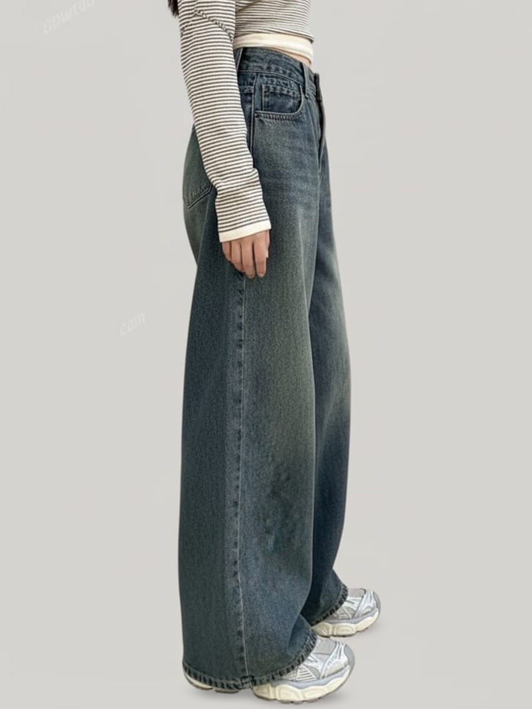Women High-Rise Light Fade Jeans 2