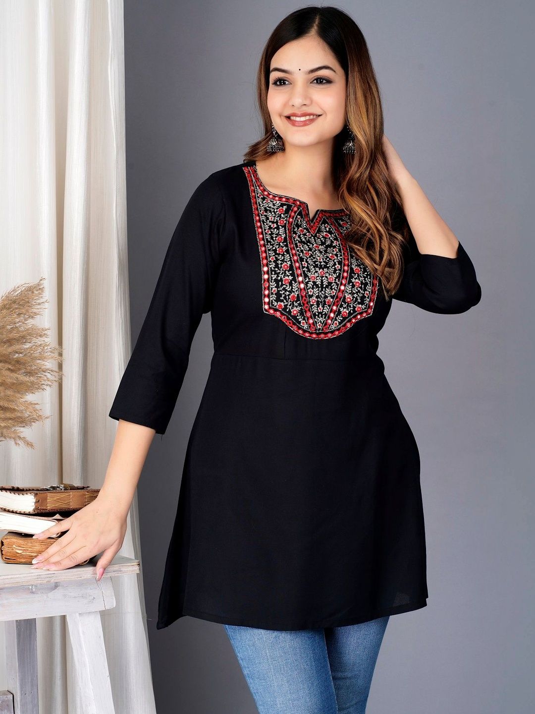 SAANVRA Floral Embroidered Mirror Work Mirror Work Kurti