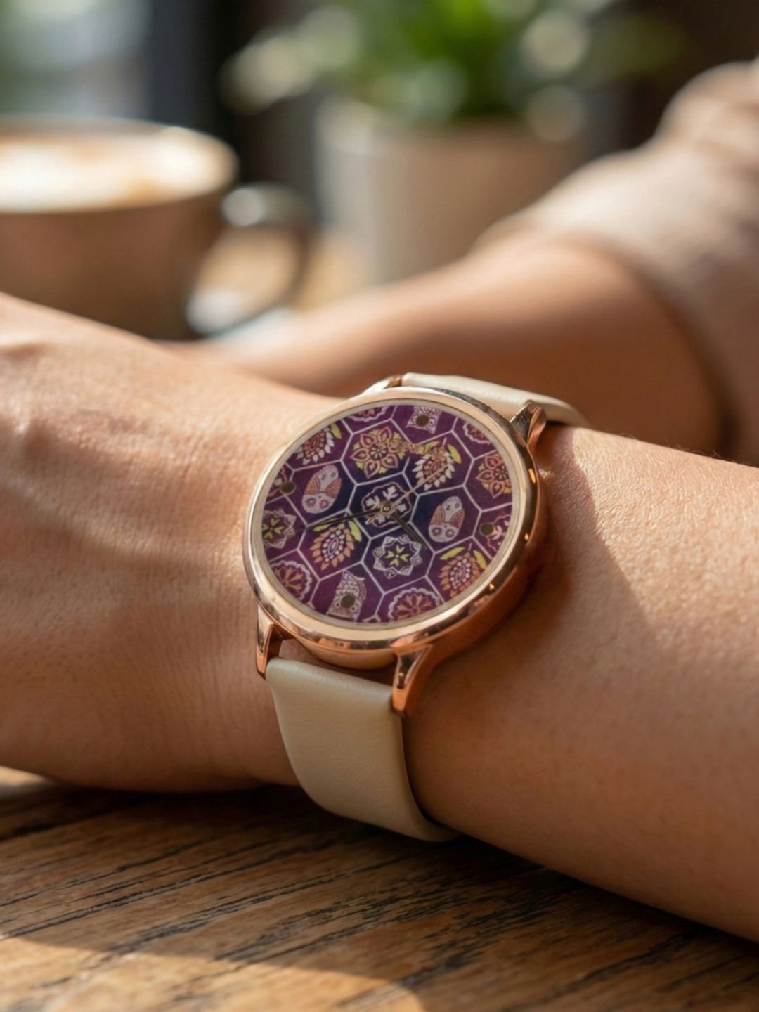 Chumbak Women Brass Printed Dial & Straps Analogue Watch 8907605138911