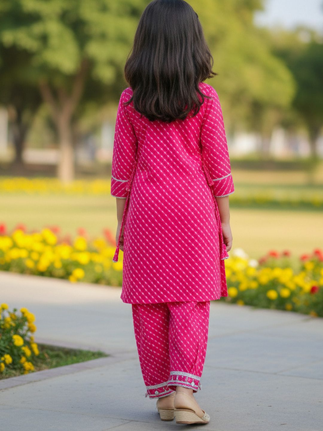 Girls Pink Leheriya Printed Regular Gotta Patti Pure Cotton Kurta with Pyjamas 3