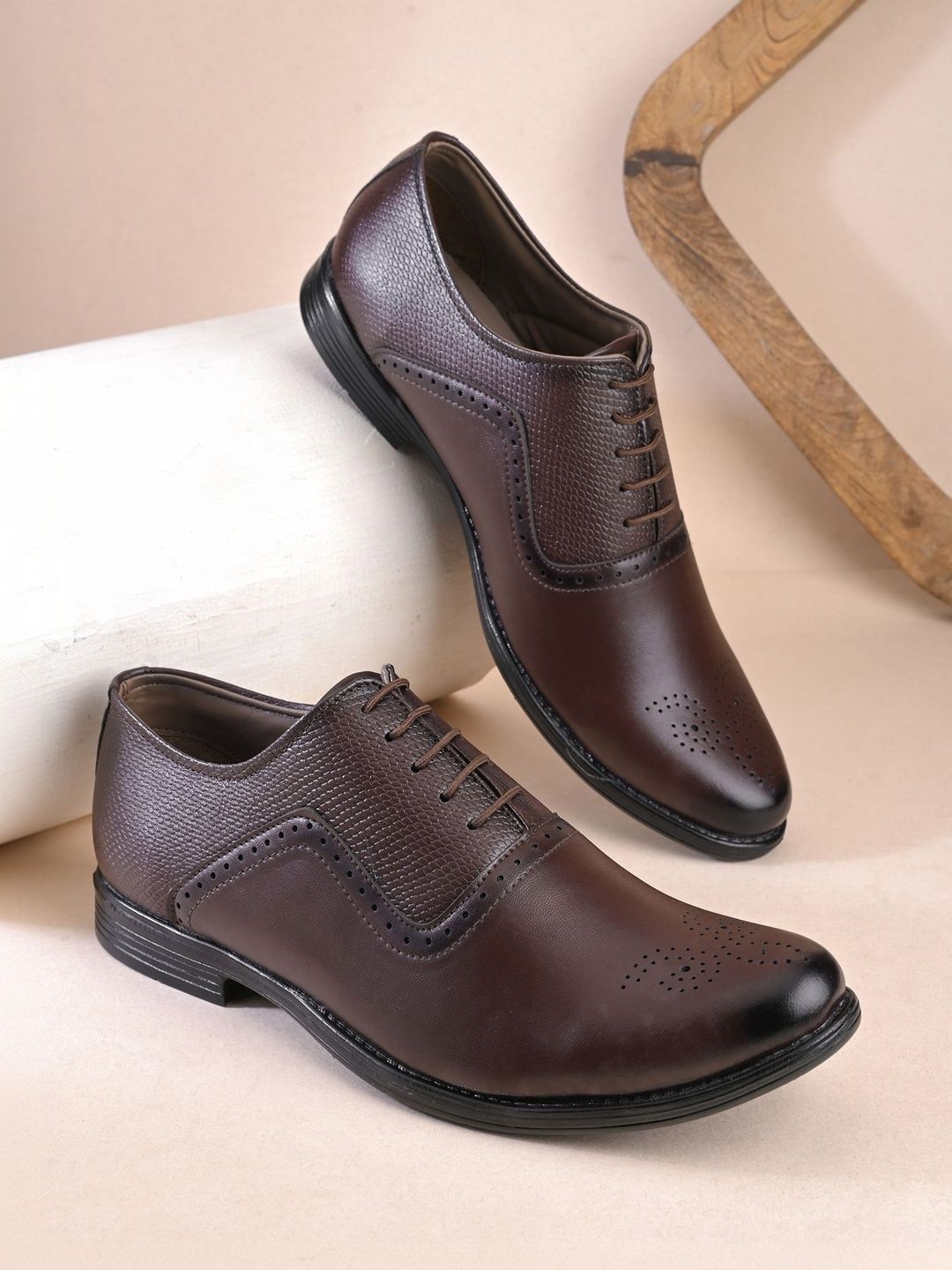 INVICTUS Men Round-Toe Formal Oxfords