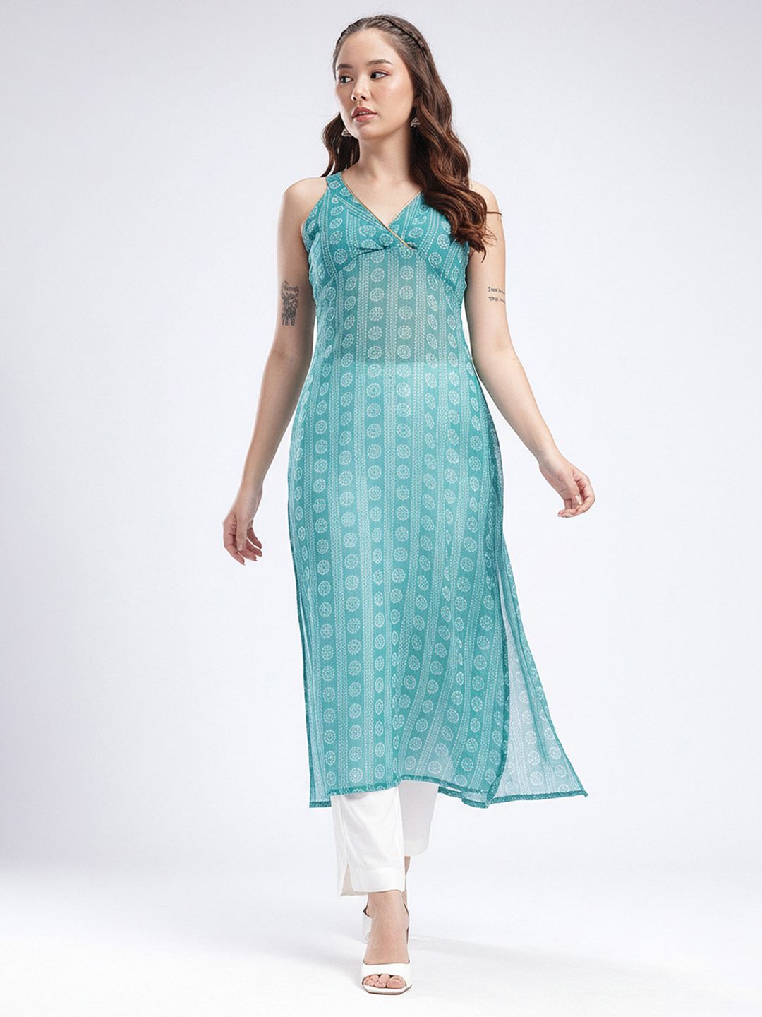 fusion by glitchez Geometric Printed V-Neck Gotta Patti Detailed Straight Kurta