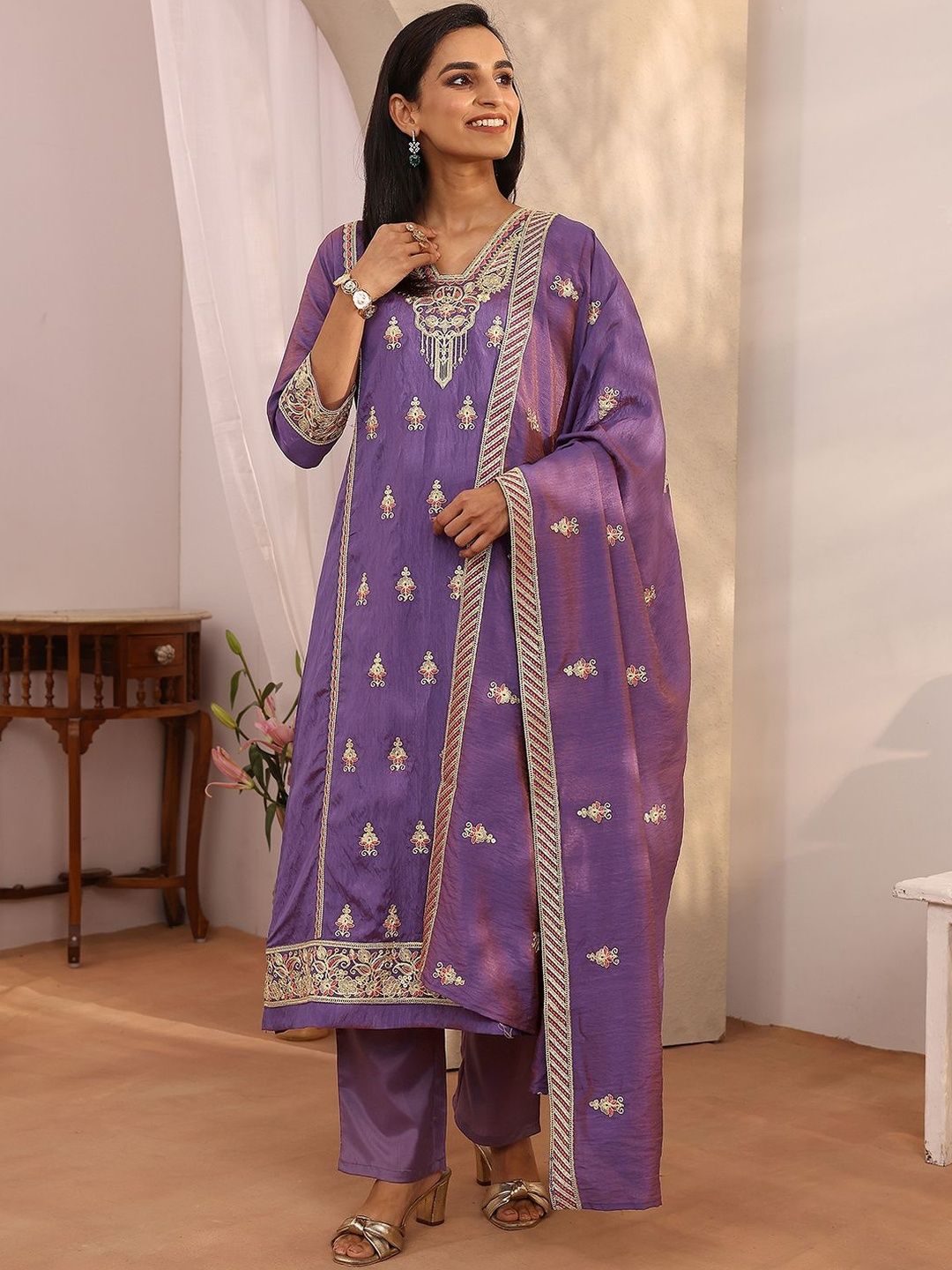 Libas Women Ethnic Motifs Embroidered Regular Kurta with Trousers & With Dupatta