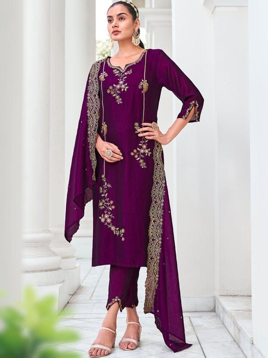 HAMSIKA Women Ethnic Motifs Embroidered Regular Thread Work Kurta with Trousers & With Dupatta