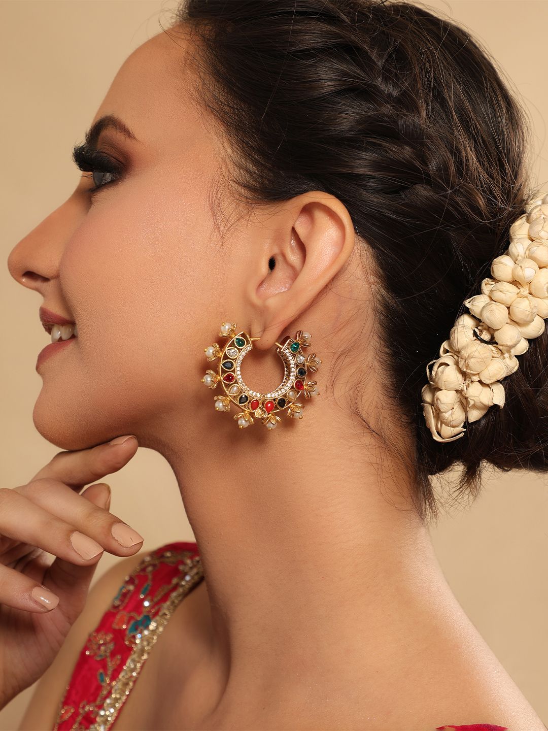 Nuyug  Gold-Plated Kundan Studded Circular Shape Hoop Earrings