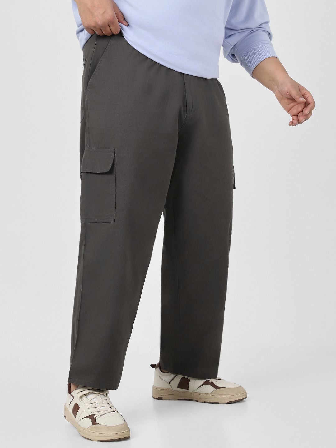 Urbano Plus Men Solid Brown Cotton Loose Fit Cargo Pockets Trousers
