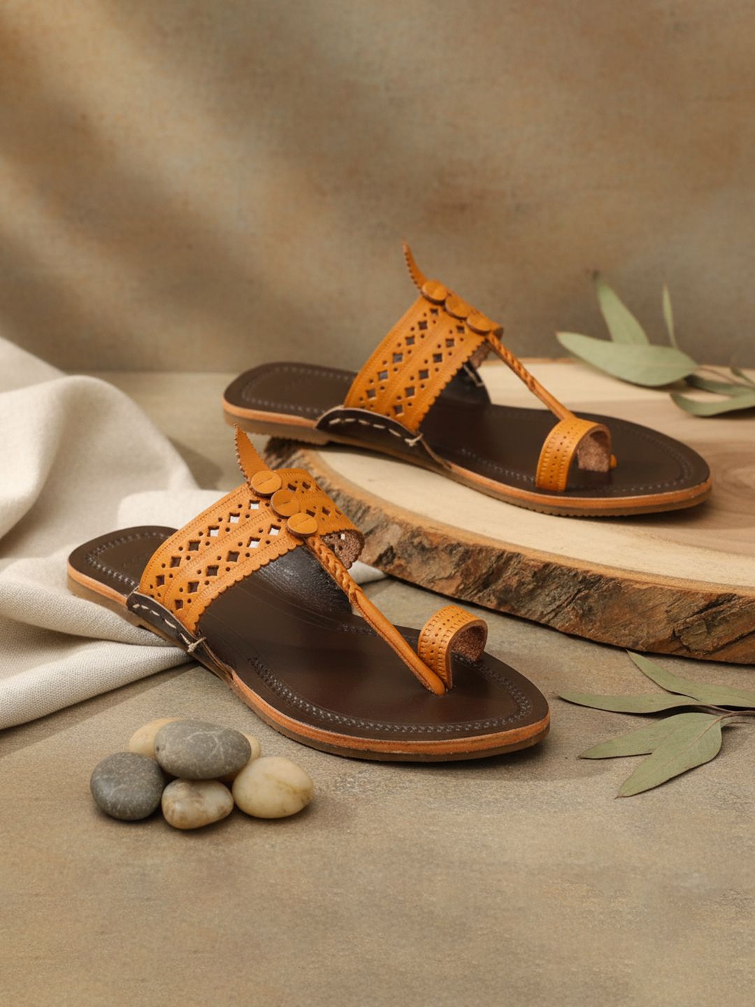 House of Pataudi Women Leather Kolhapuri One Toe Flats