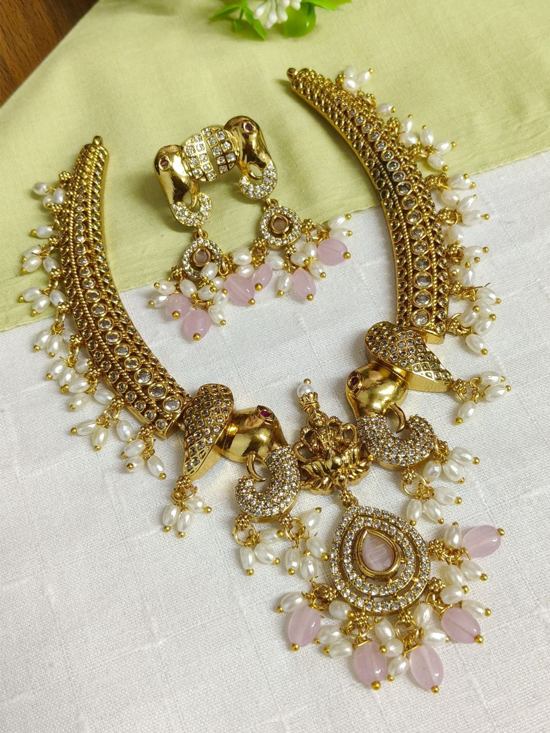 D Rio Fashions Brass-Plated Stone Studded & Beaded Jewellery Set