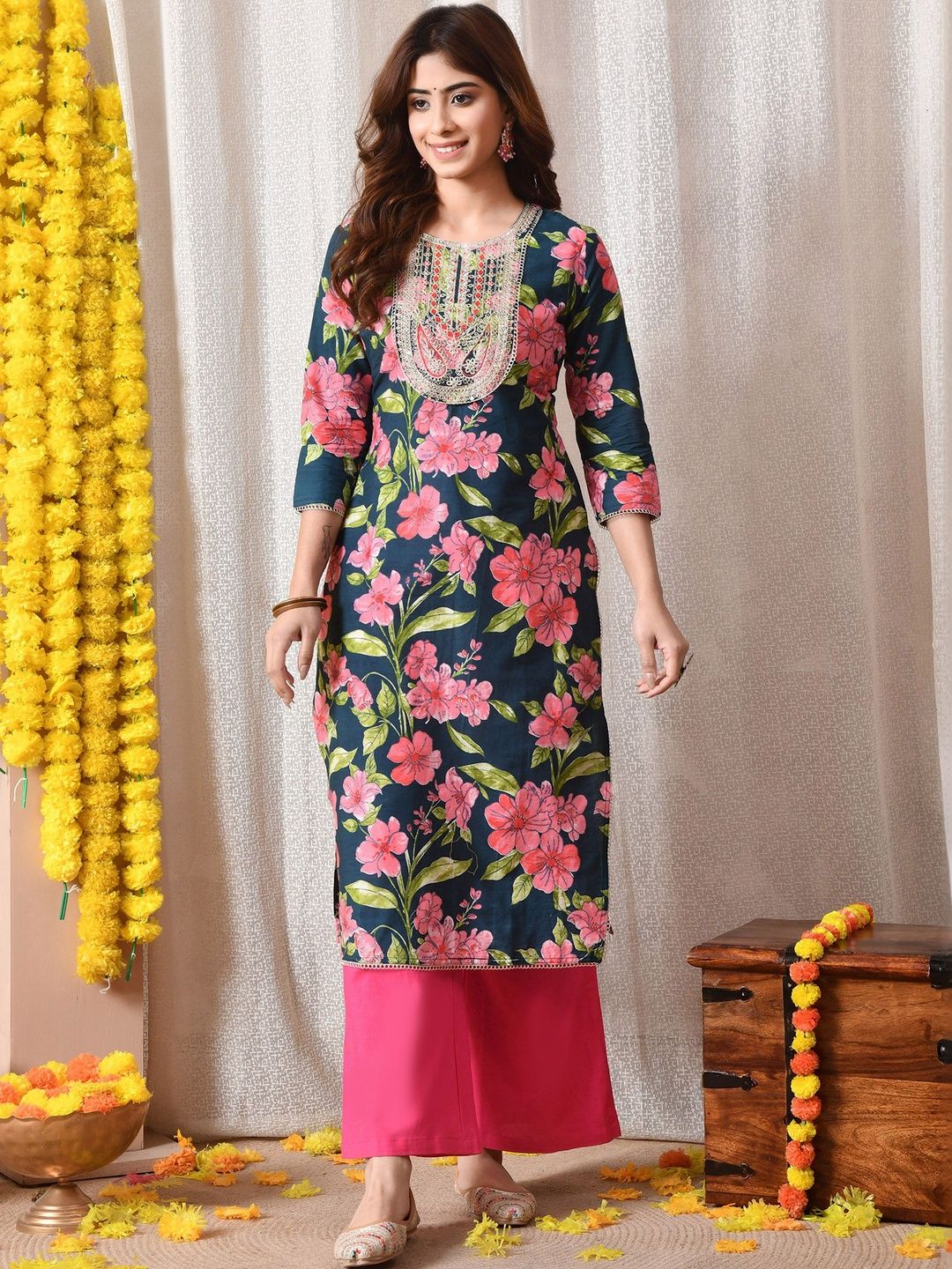 KJTRENDS Women Floral Printed Thread Work Floral Kurta