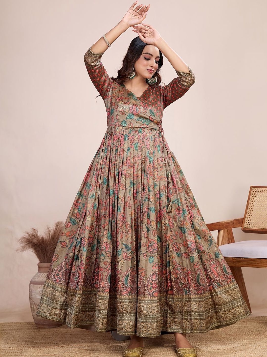 KALANANDI Printed V-Neck Fit and Flare Maxi  Dresses