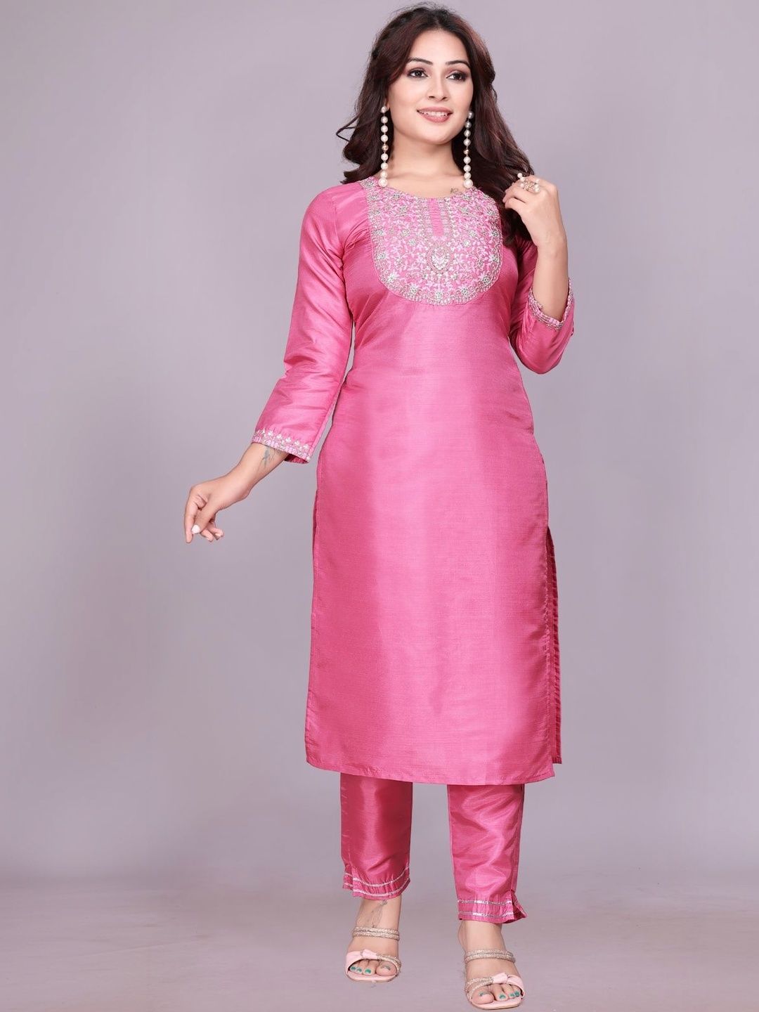 Klotden Women Ethnic Motifs Embroidered Regular Thread Work Kurta with Trousers