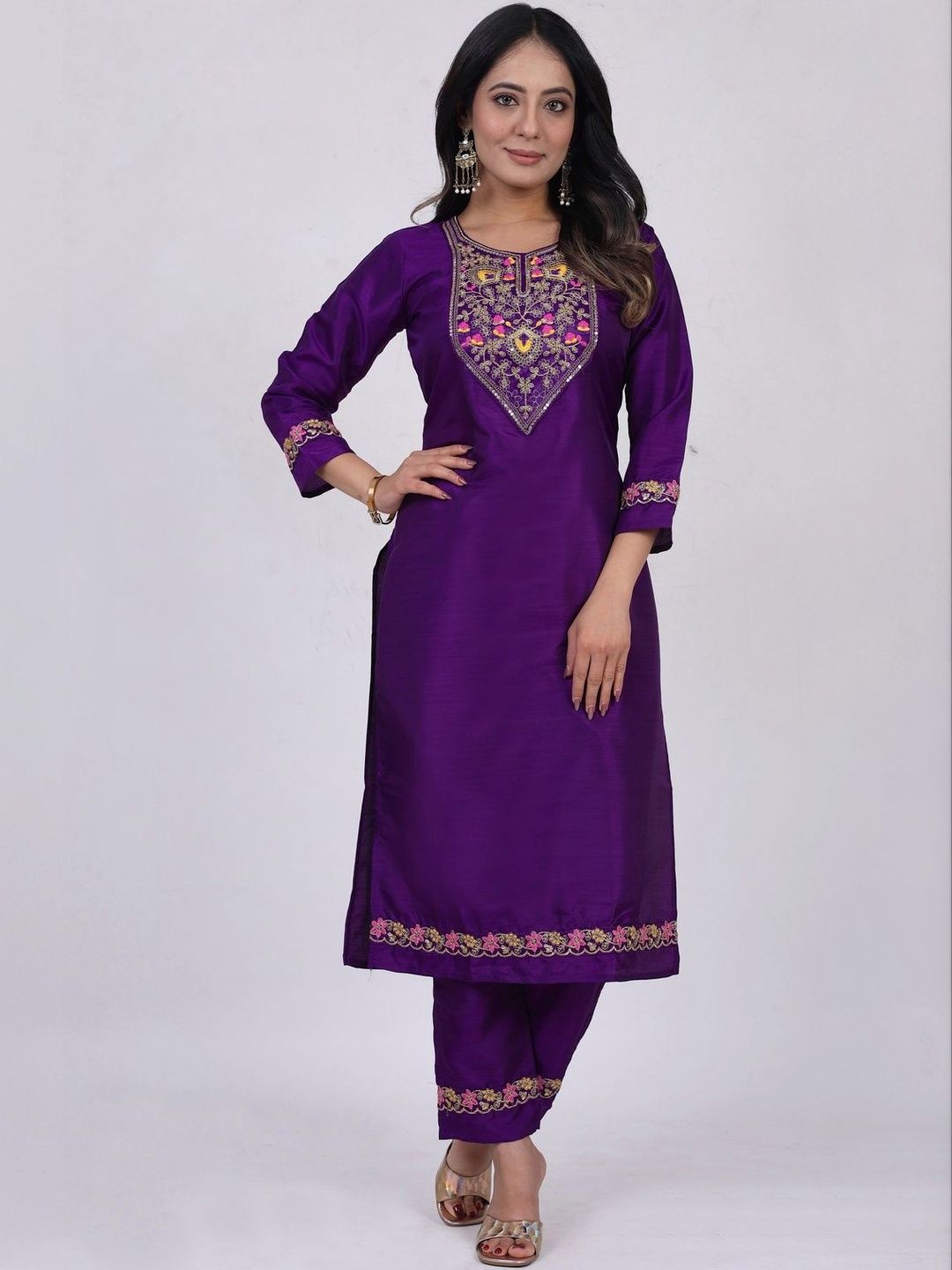 Klotden Women Ethnic Motifs Embroidered Regular Thread Work Kurta with Trousers