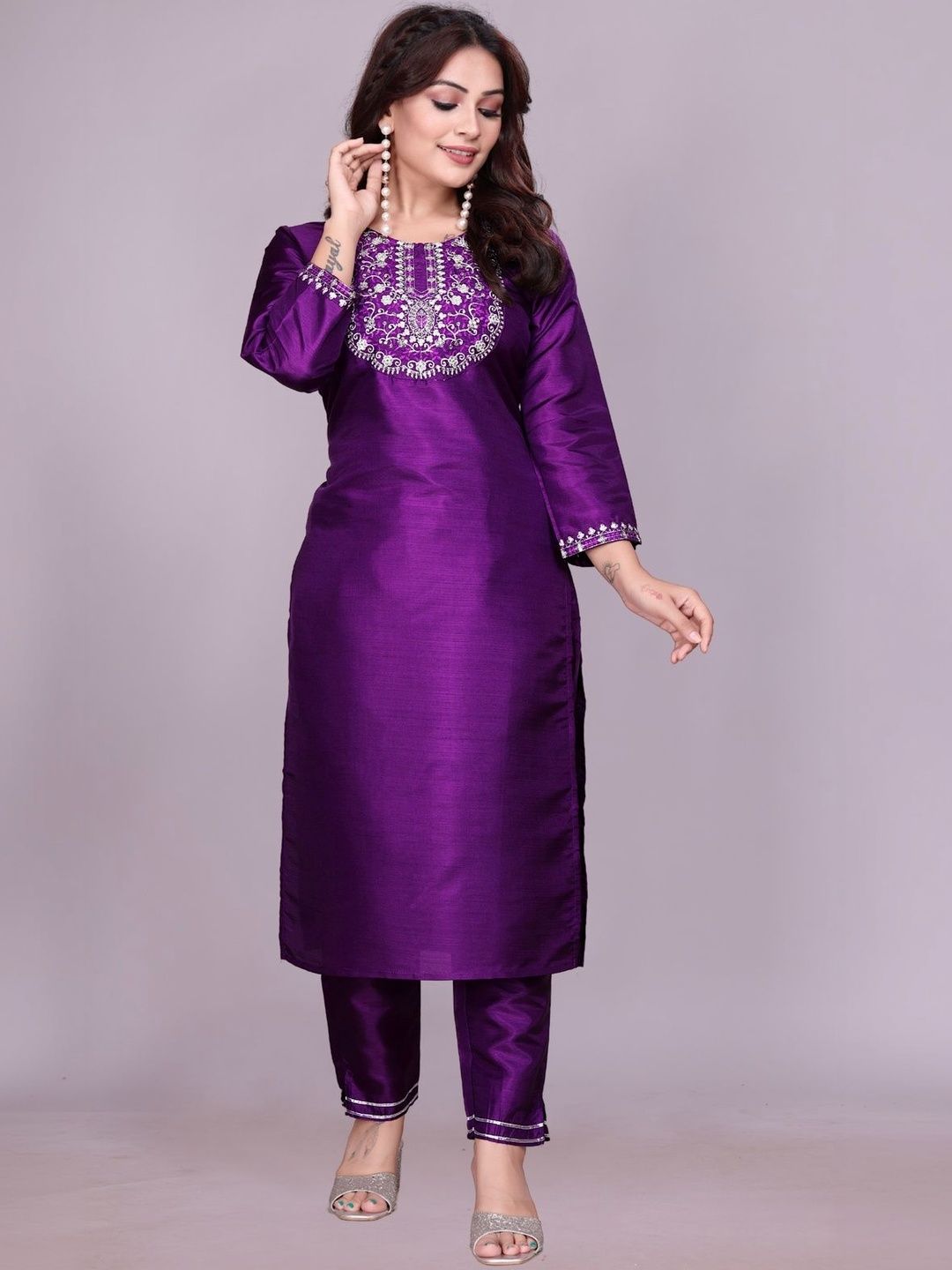 Klotden Women Ethnic Motifs Embroidered Regular Thread Work Kurta with Trousers