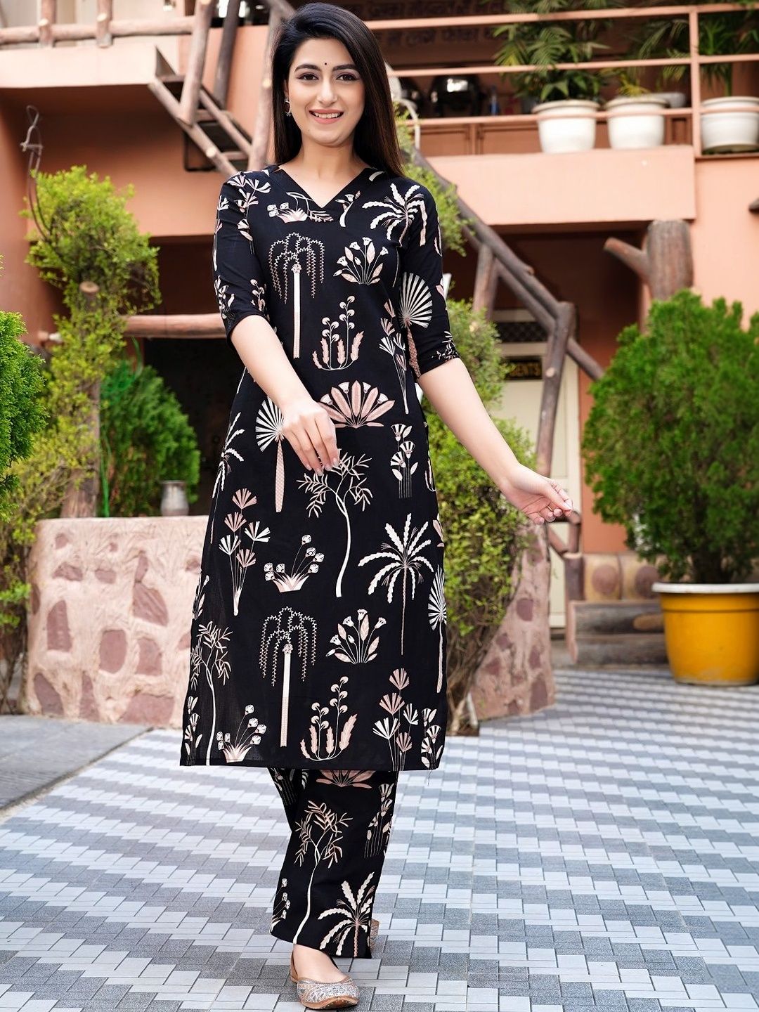 BHAGYESH FASHION Women Printed Regular Kurta with Trousers