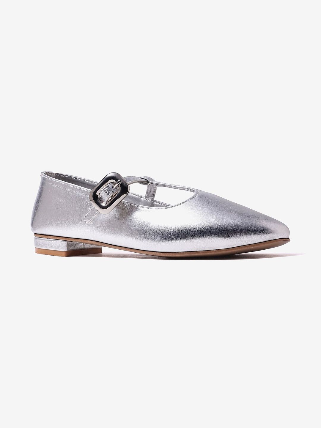 Pair ie Tales Round Toe Sneakers
