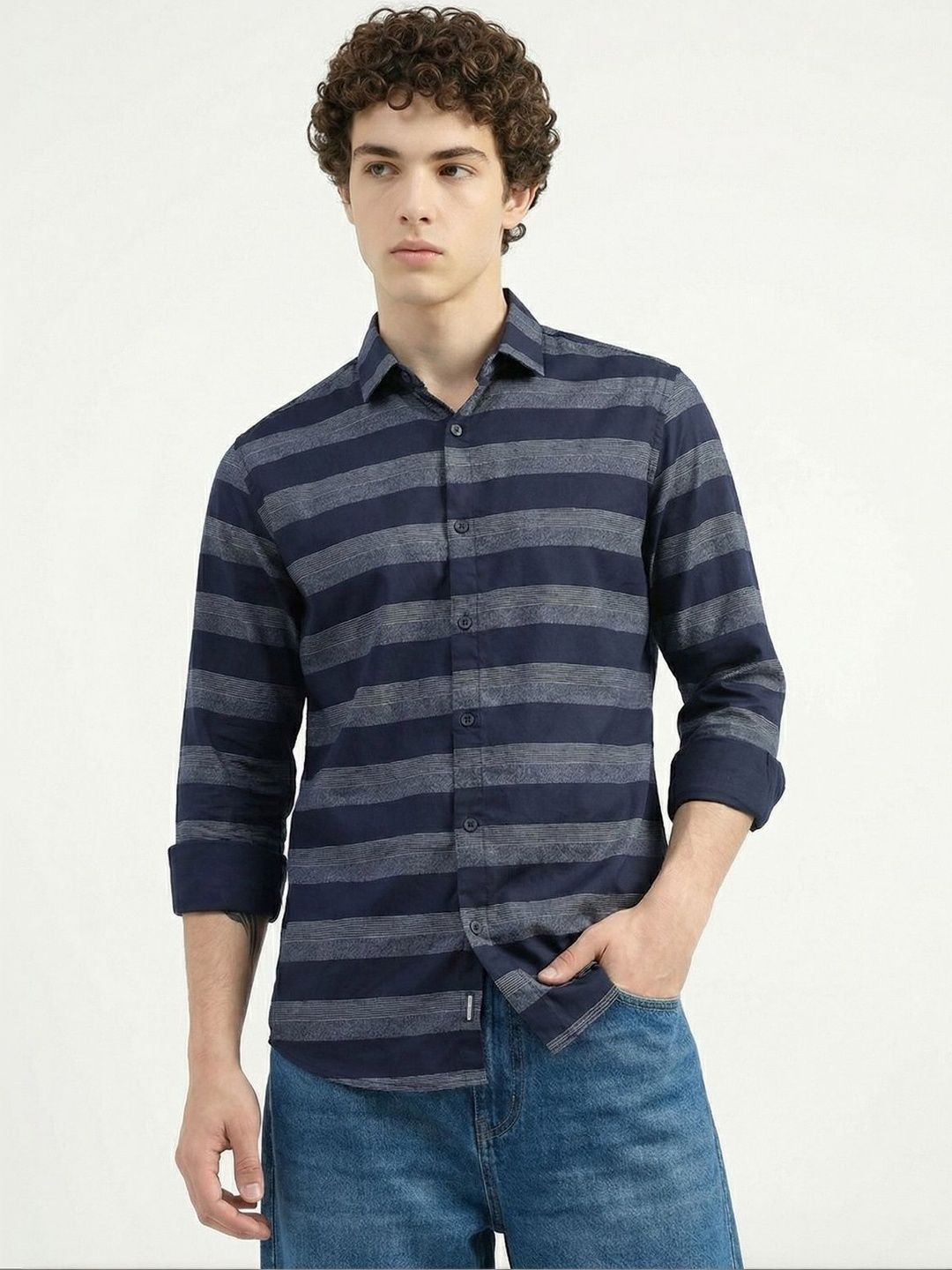 Men's Regular Fit Horizontal Stripes Casual Shirt